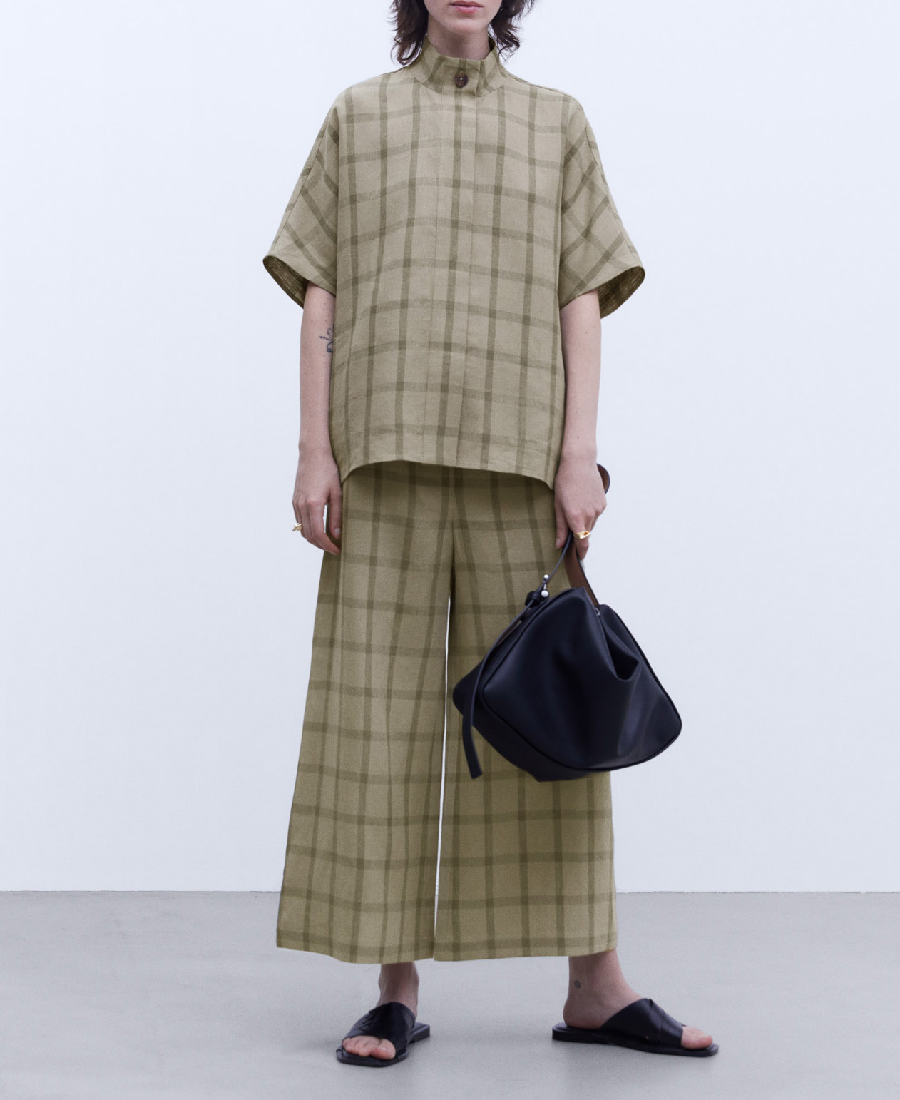 Blusa oversize en lino image number 1