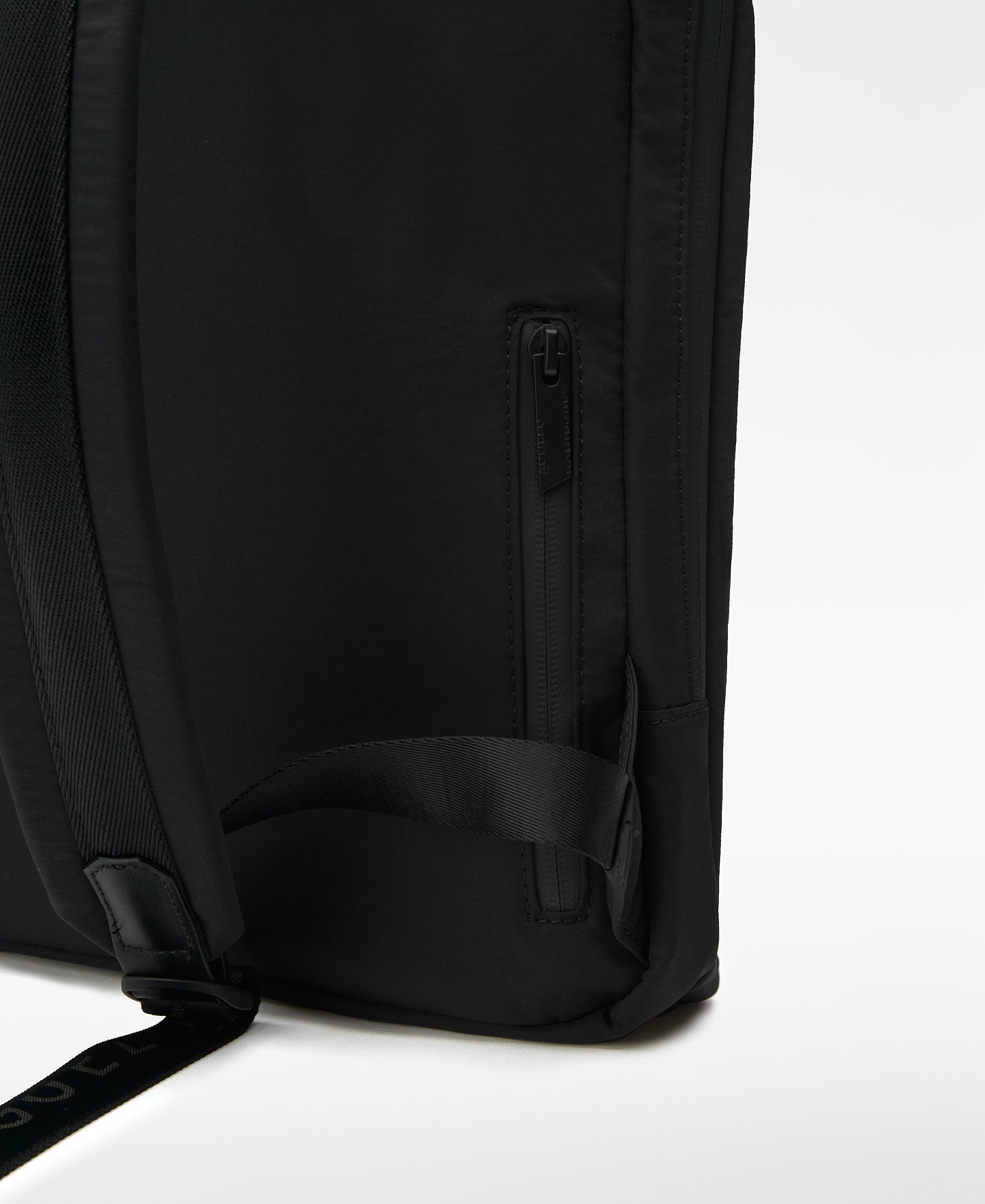 Mochila compacta solapa hombre image number 2