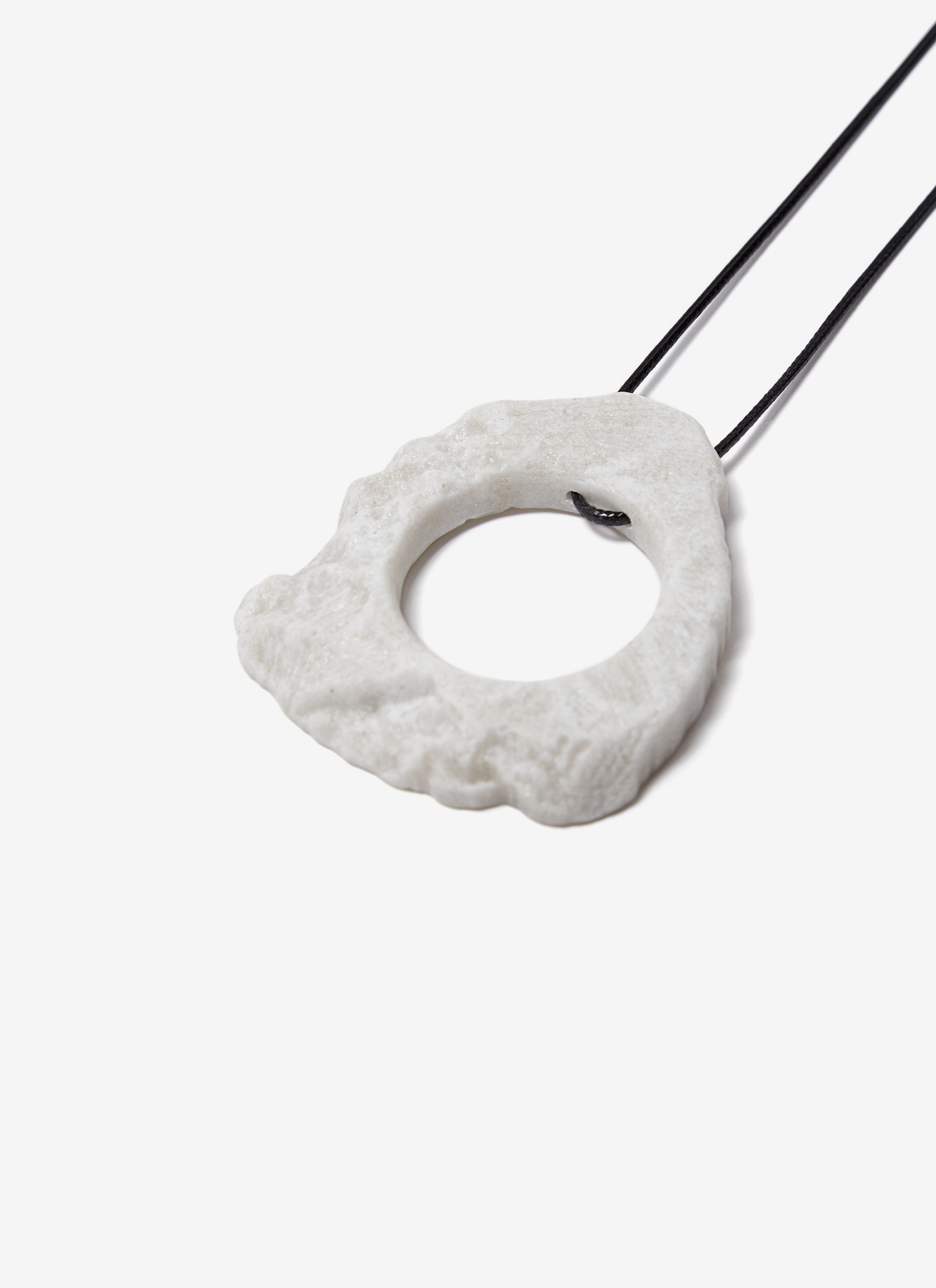 Collar de piedra irregular image number 1