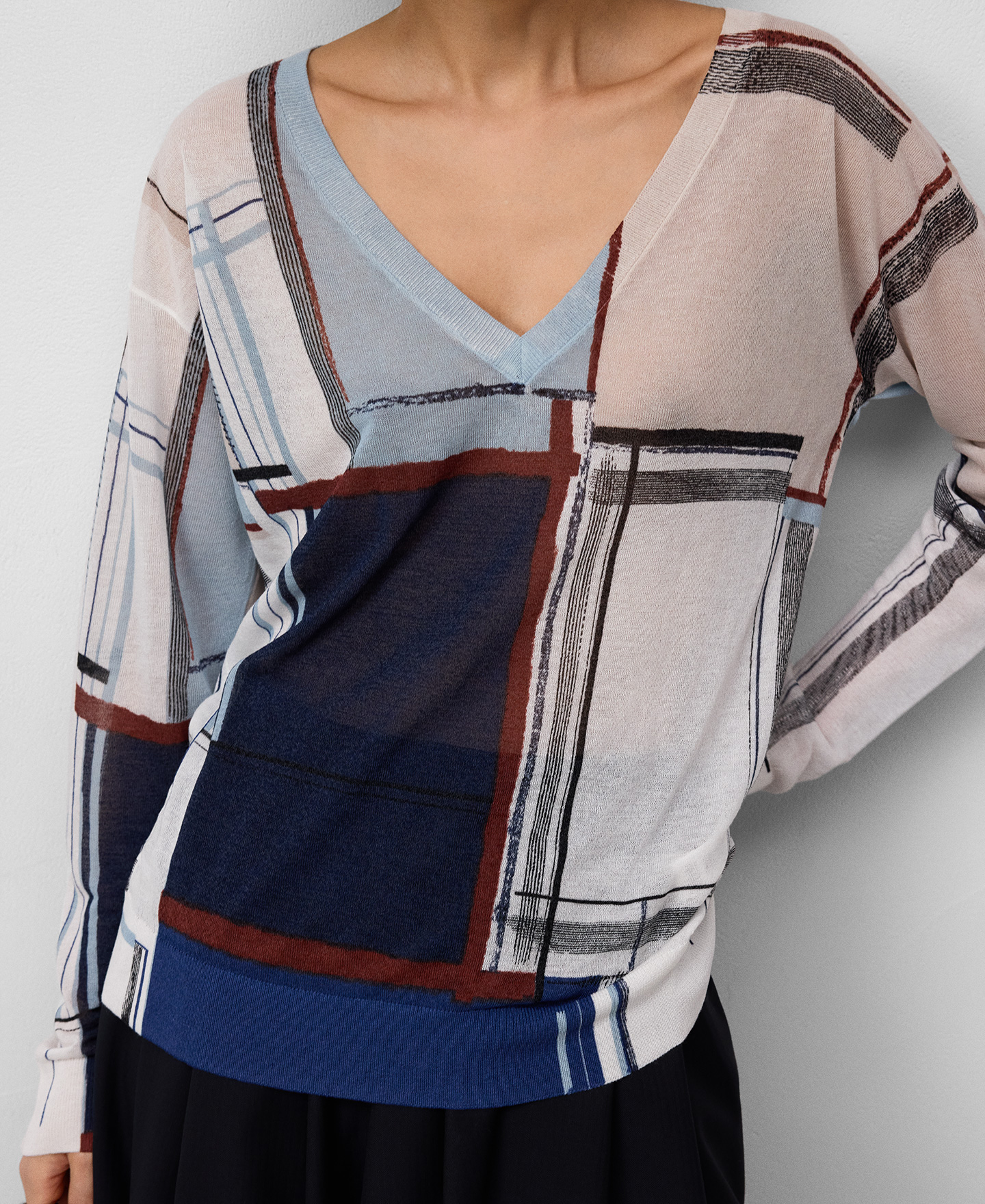 Printed V-neck sweater woman image number 3