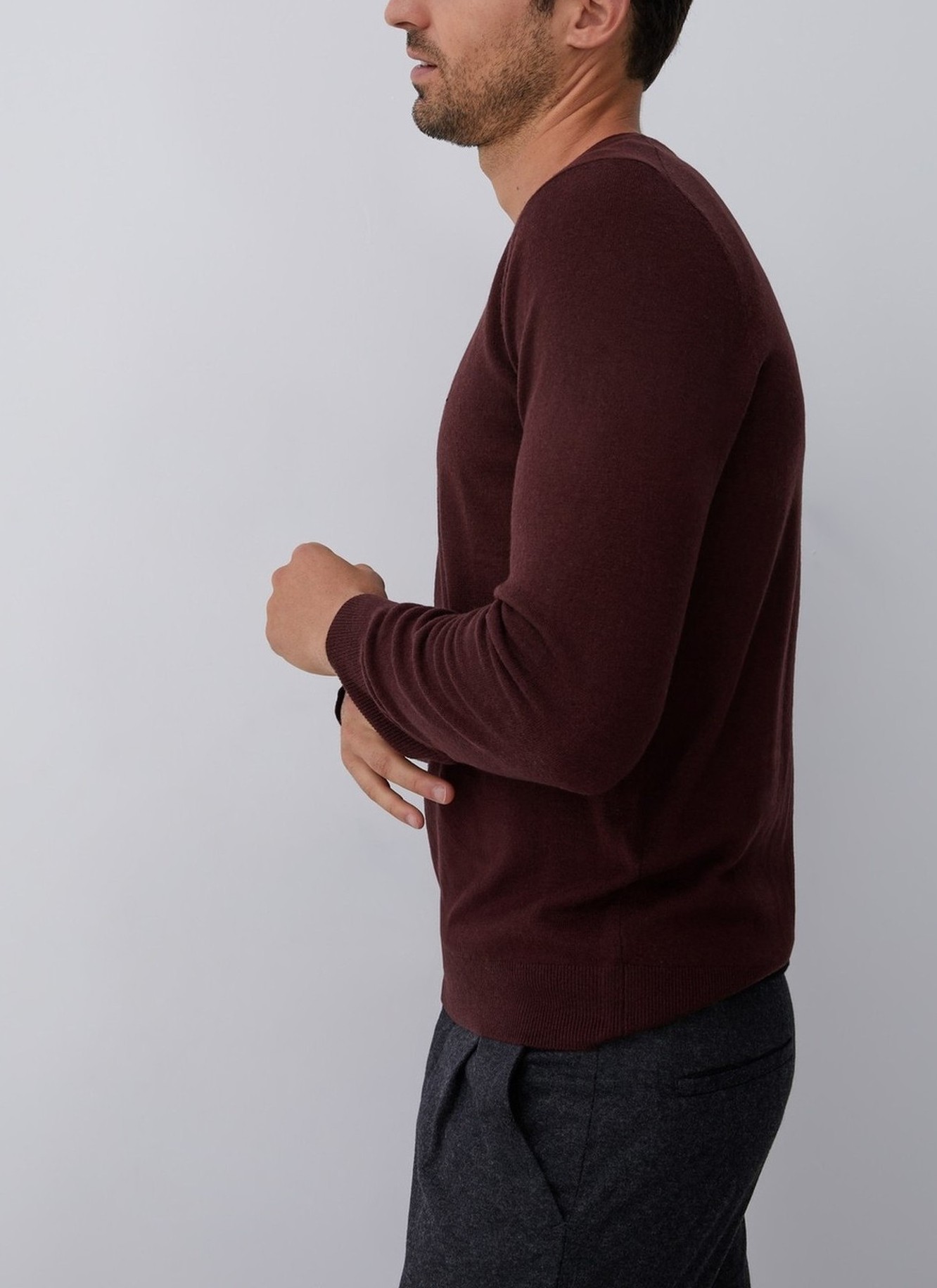 Merino wool sweater with v-neckline image number 2