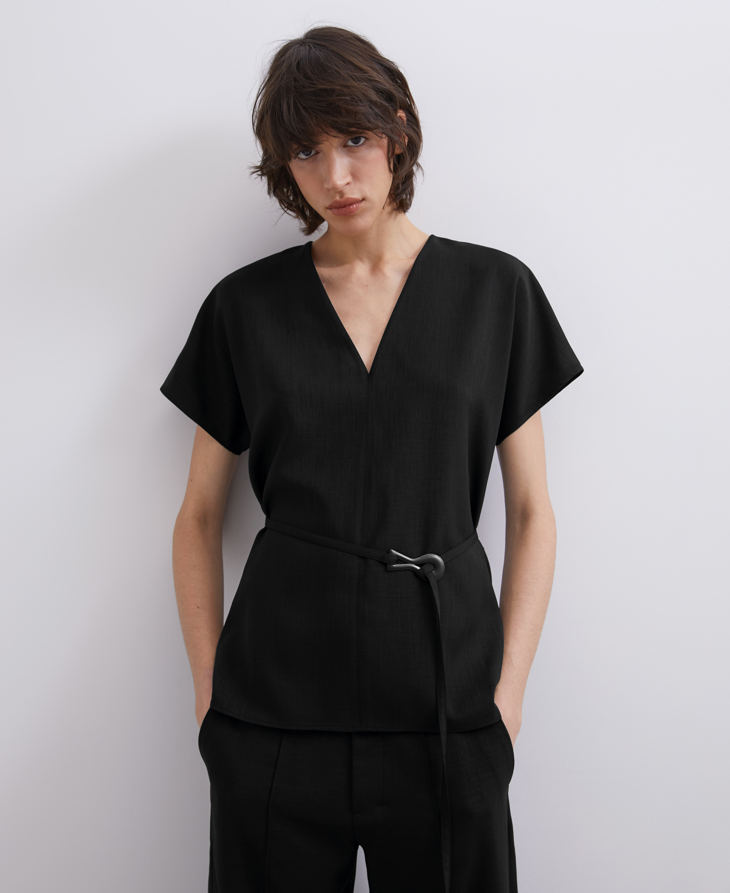V neckline top with belt image number 1