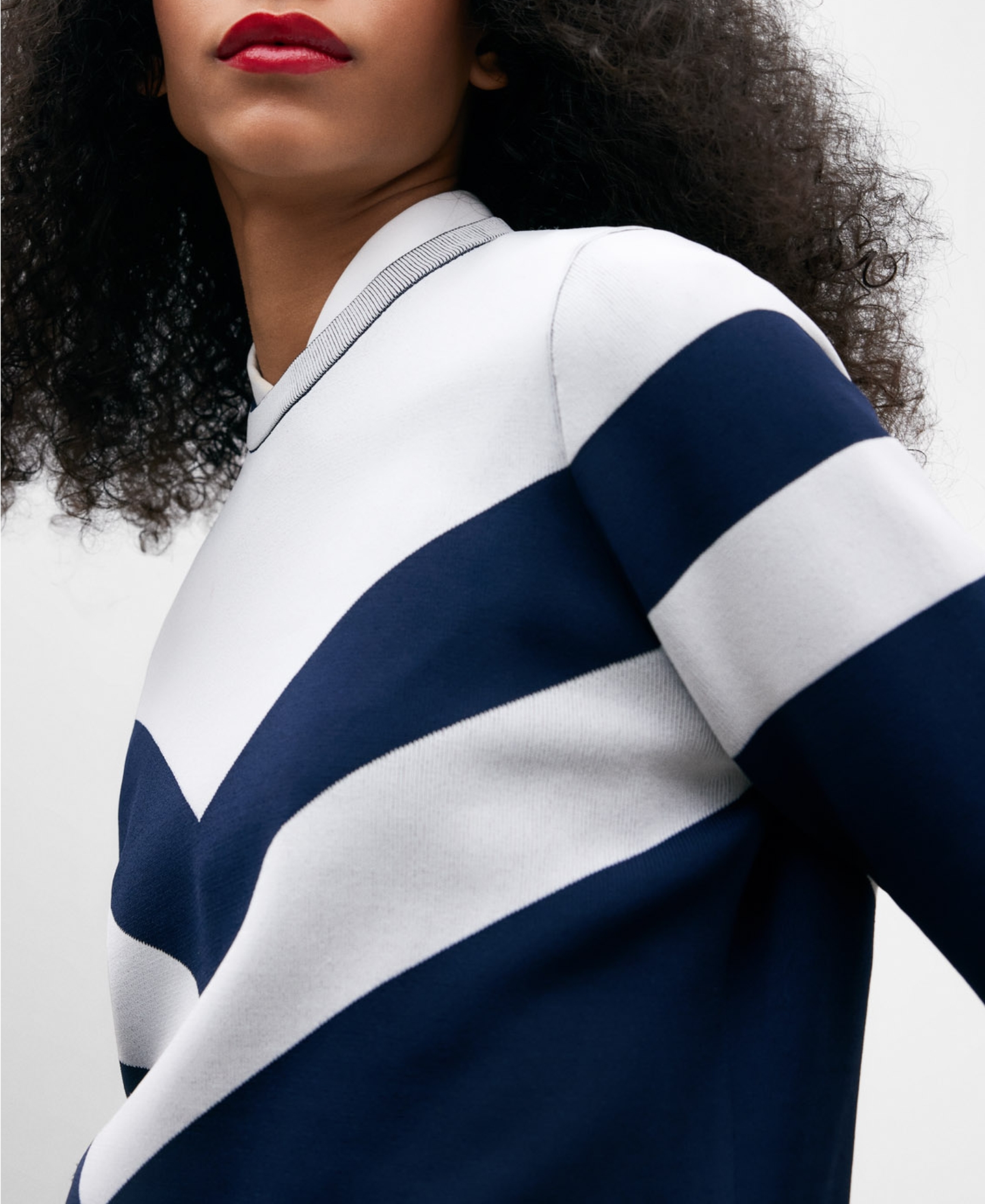 Two-colour double-front knitted sweater image number 3