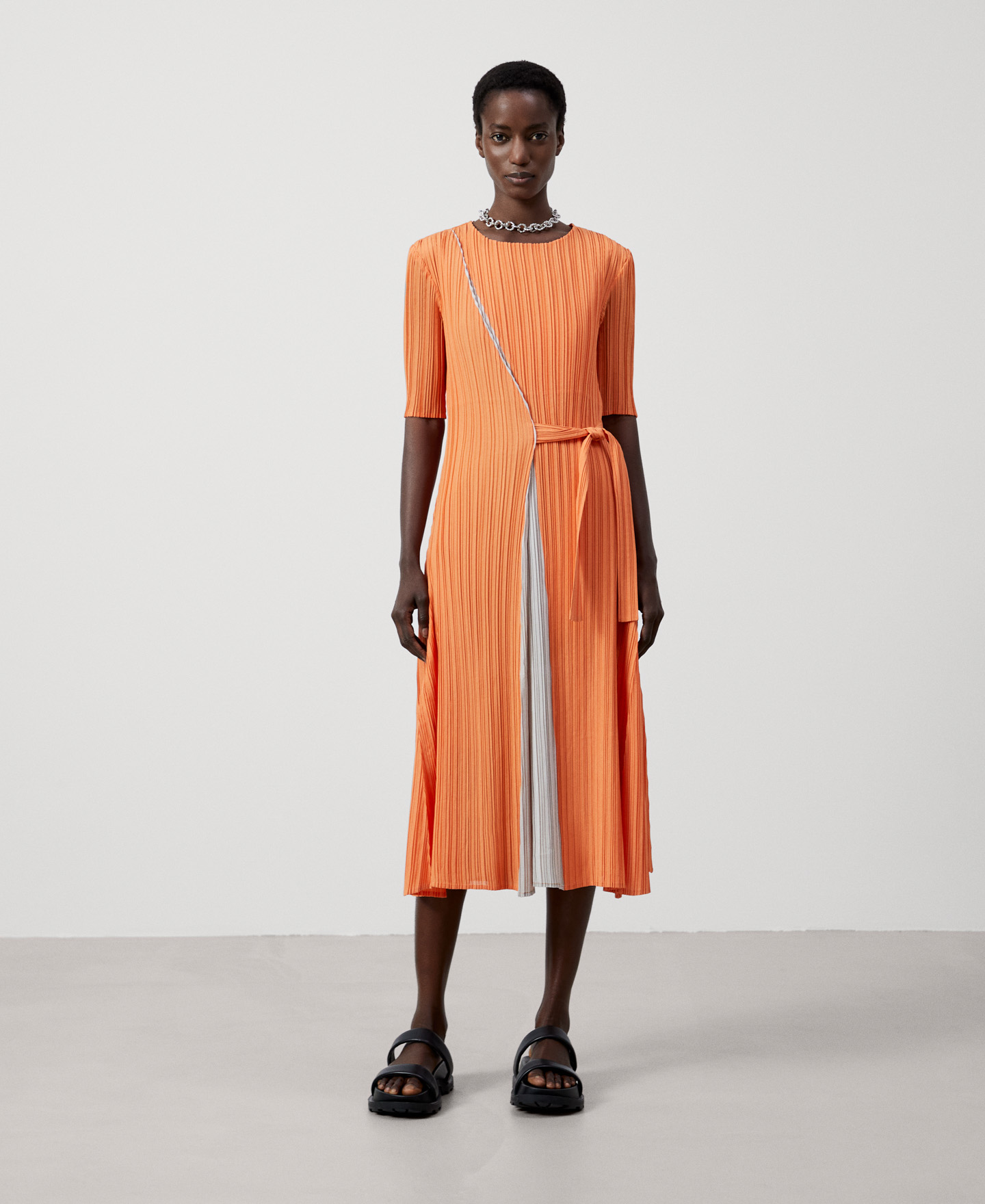 Crinkle midi dress image number 0