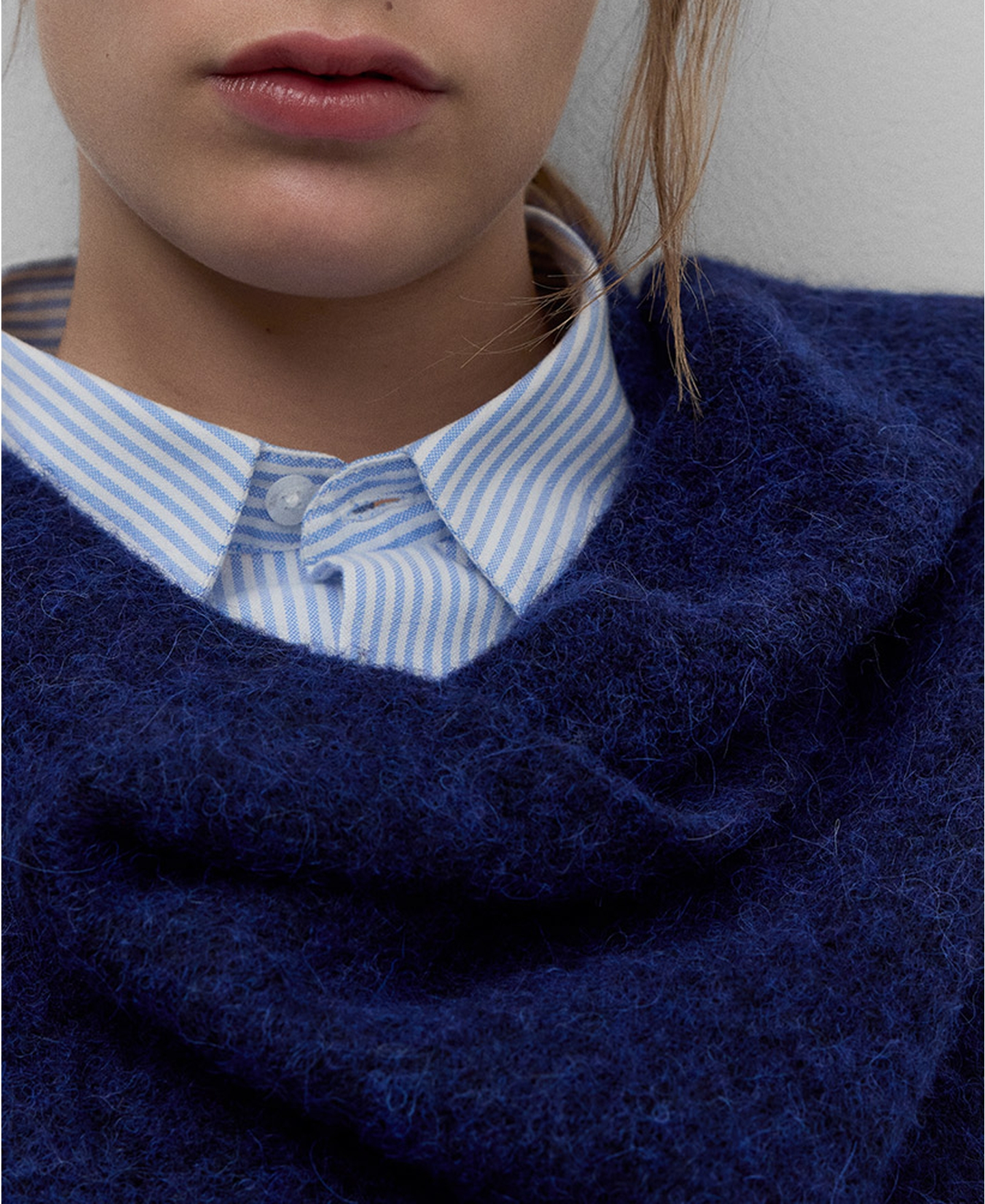 Enveloping collar knit jacket woman image number 3