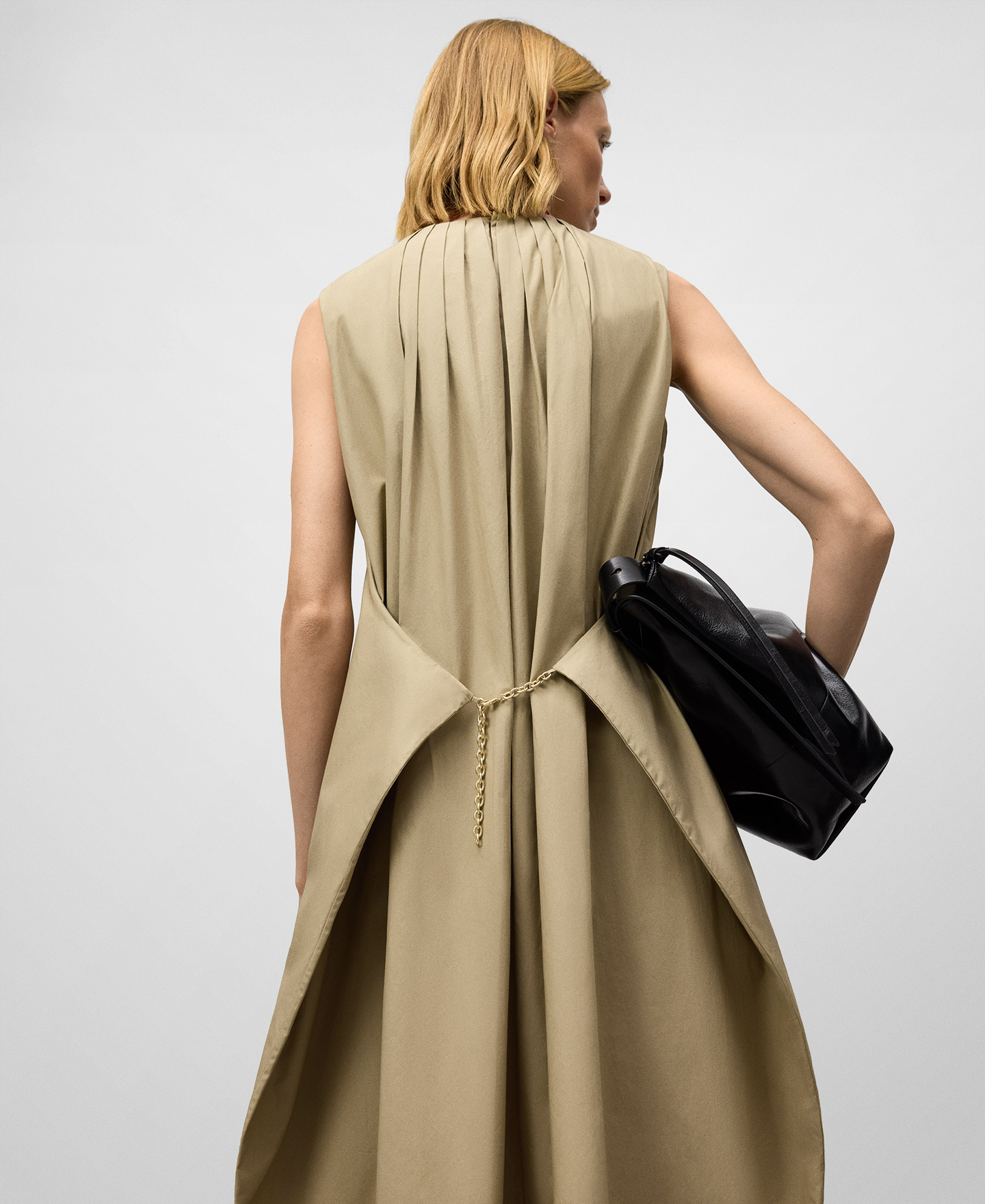 Pleated dress with chain detail woman image number 5