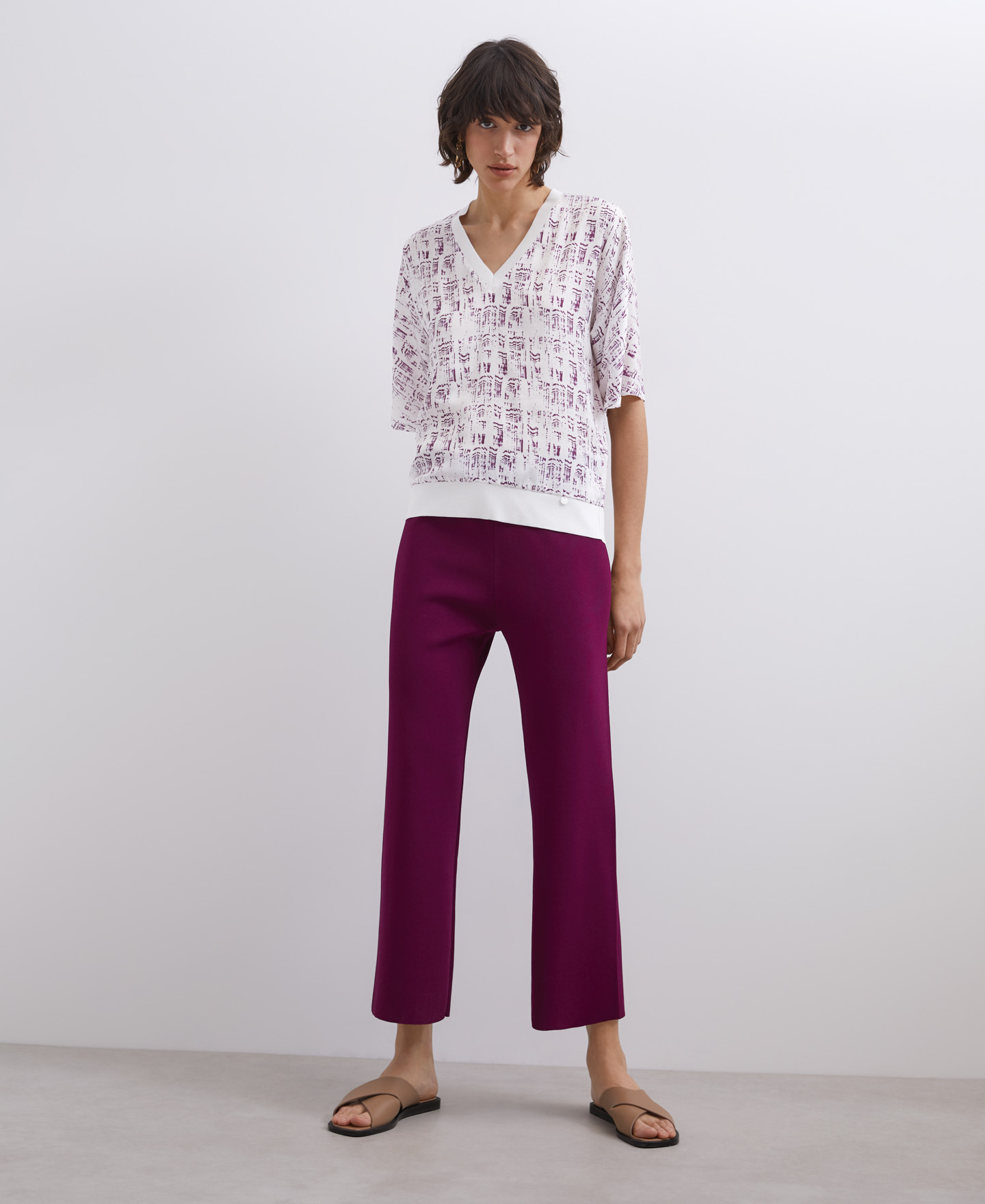V-neck printed t-shirt image number 3