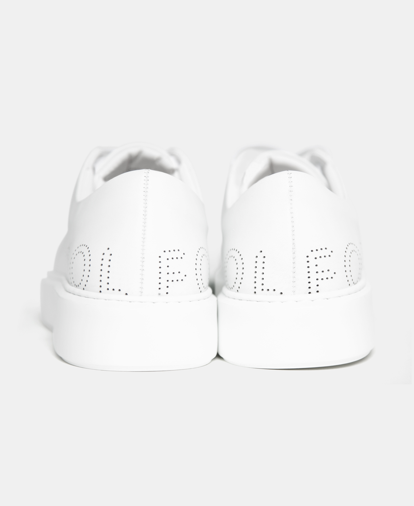 Basic sneaker image number 2