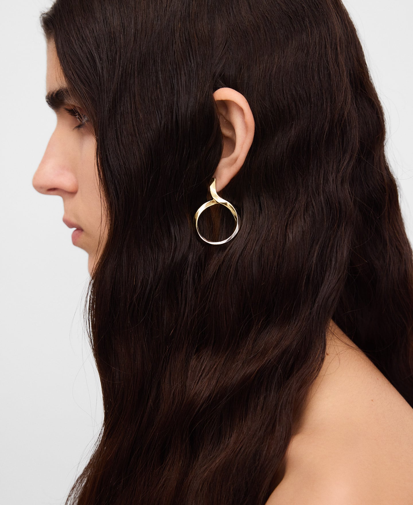 Two-tone metal circular earrings image number 3