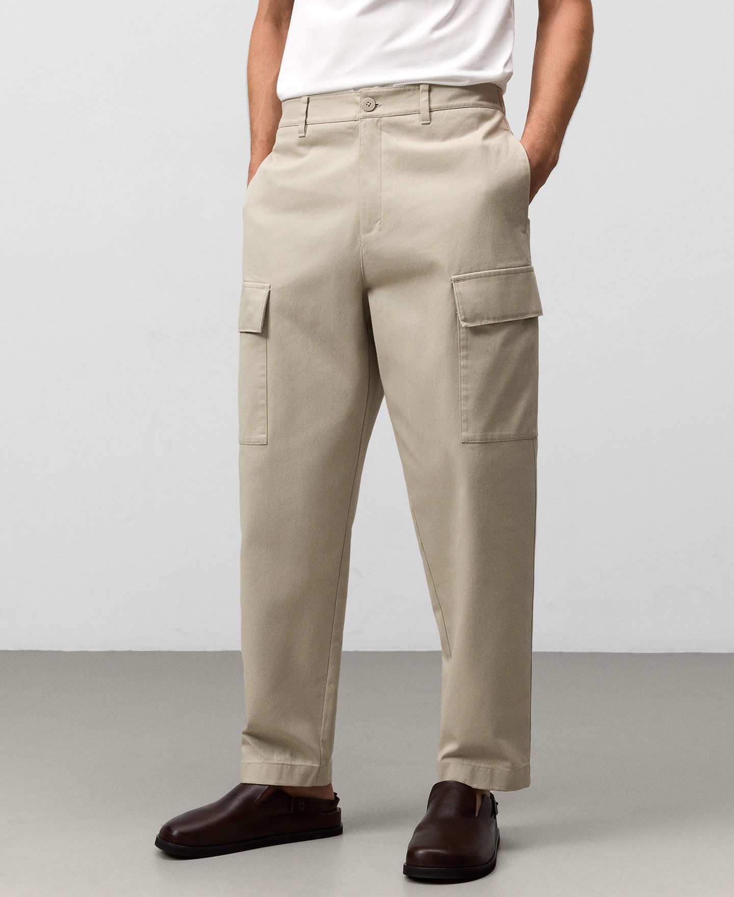 Pantalón cargo barrel fit hombre image number 0