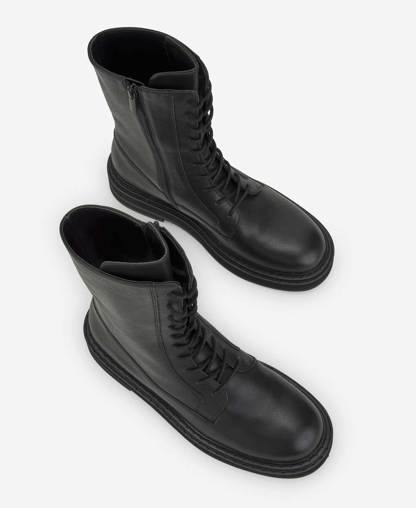 女性用の黒革コンバットブーツ image number 1