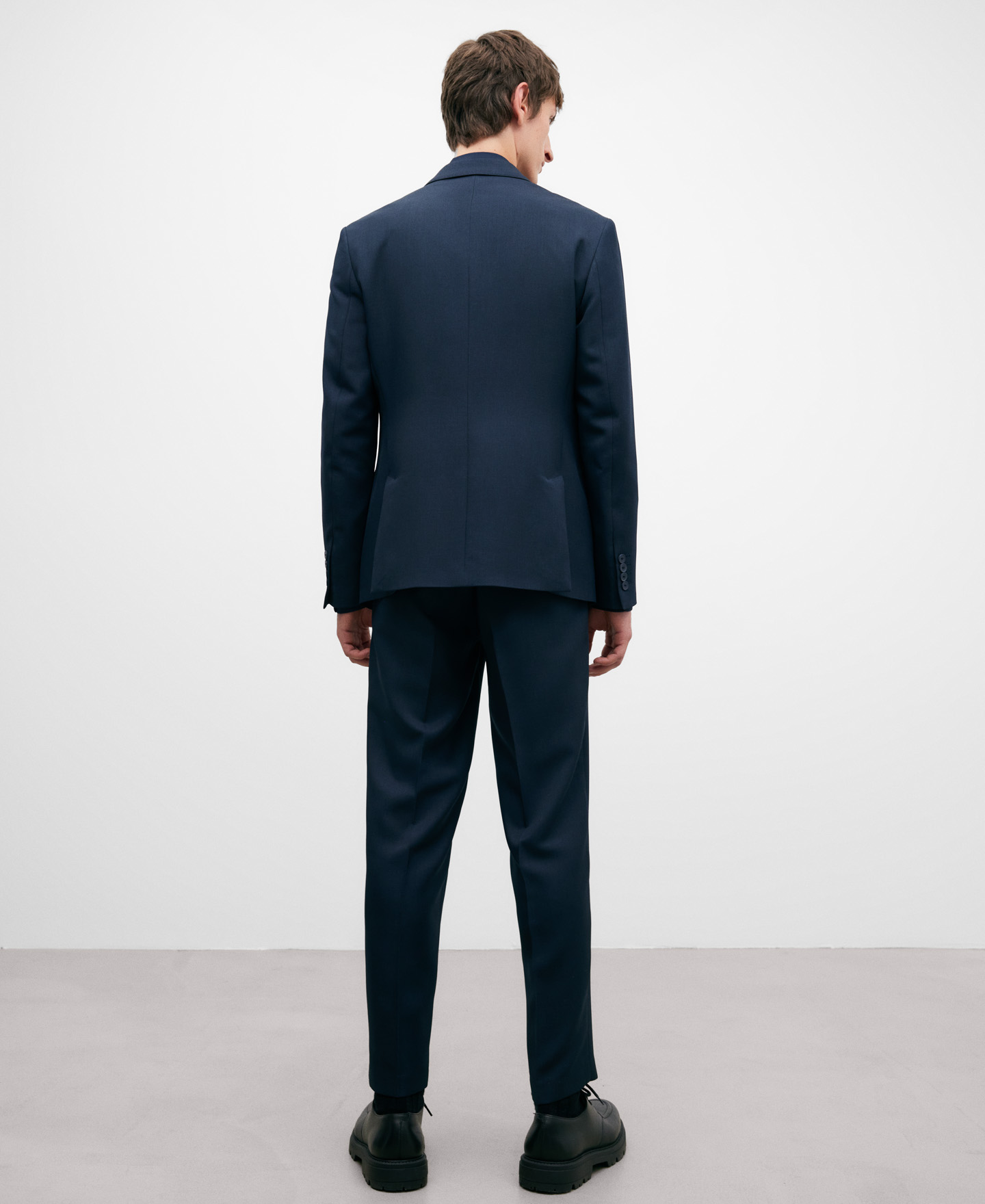 Blazer dos botones azul hombre image number 2