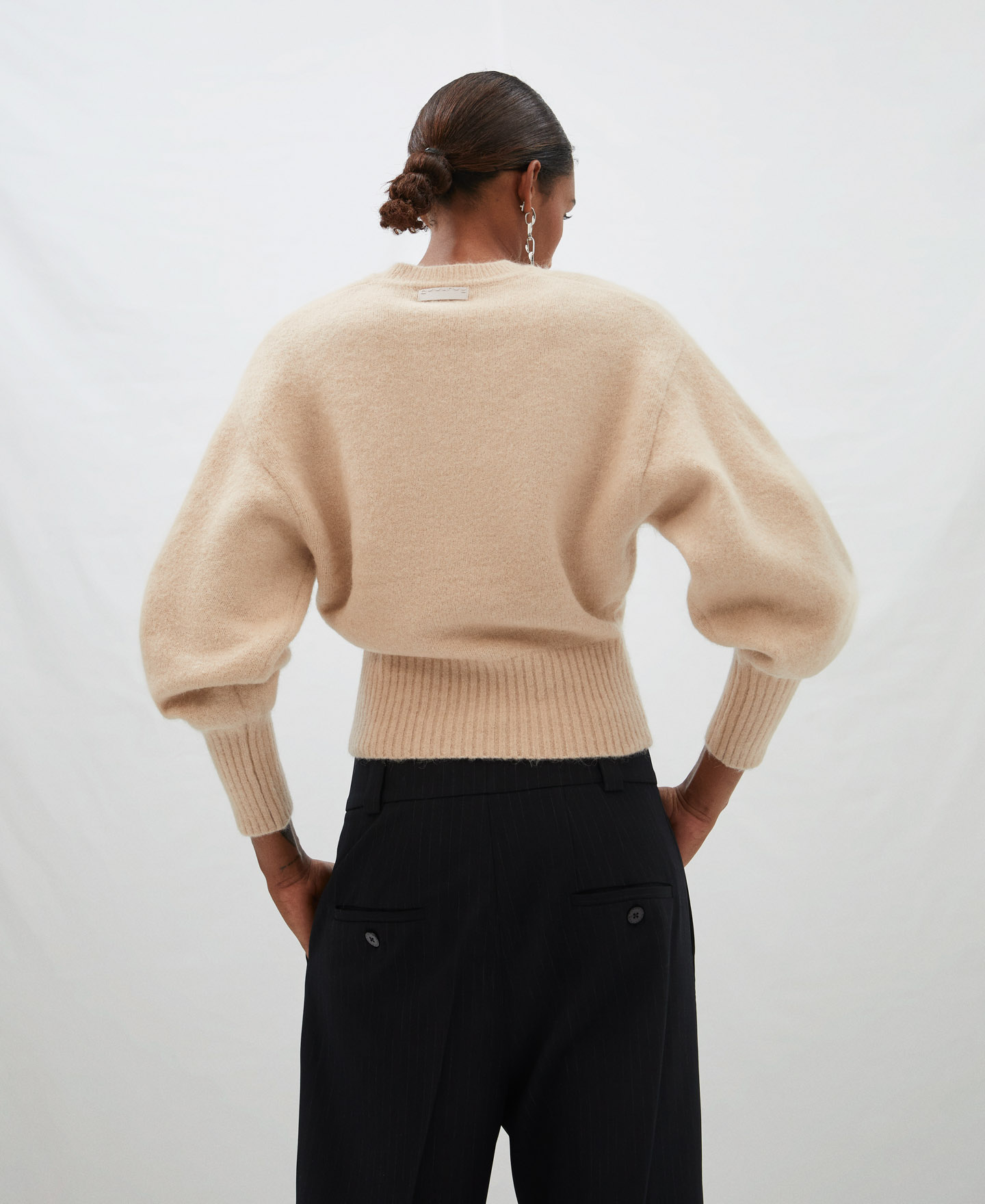 V-neck sweater with puffed sleeves image number 2
