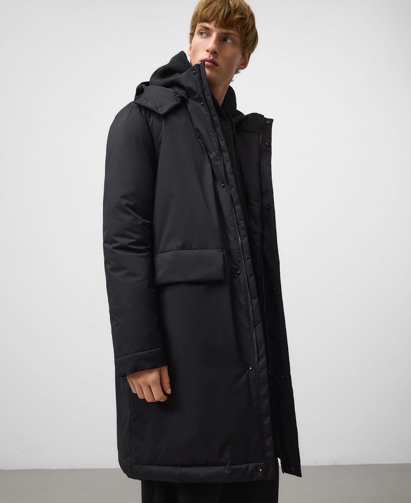 Parka larga con capucha hombre image number 4