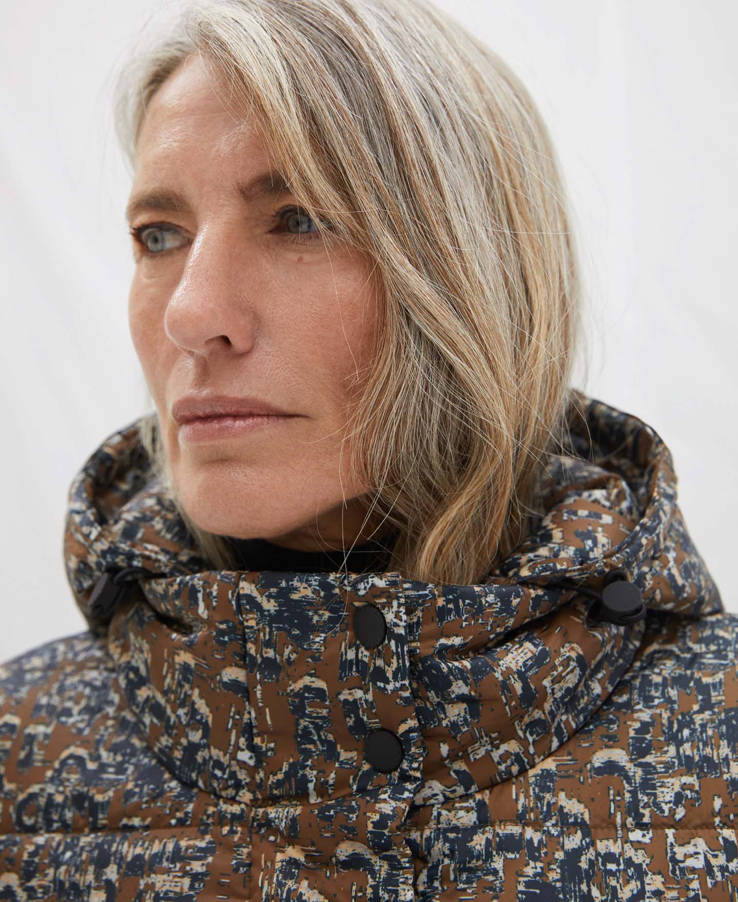 Removable hood printed padded jacket image number 3