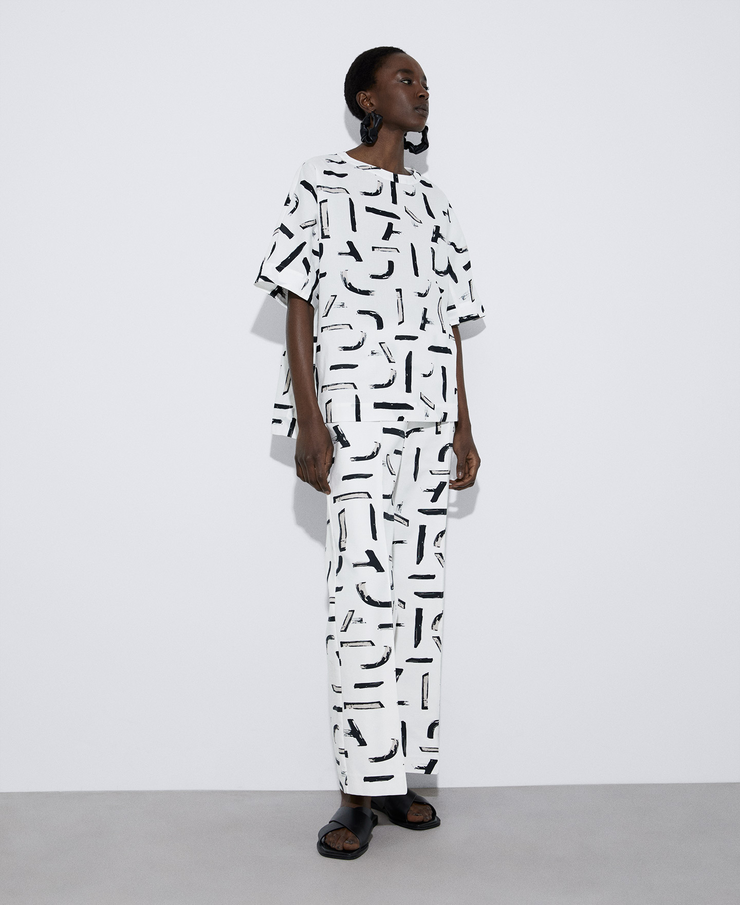 Printed shirt with crew neck image number 1