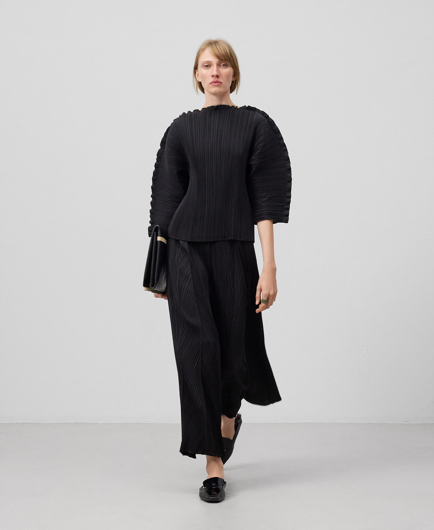 Crinkle palazzo trousers woman image number 1