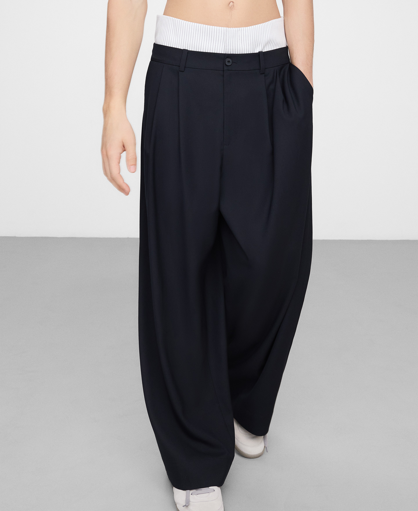 Pantal&oacute;n relaxed fit faj&iacute;n image number 2