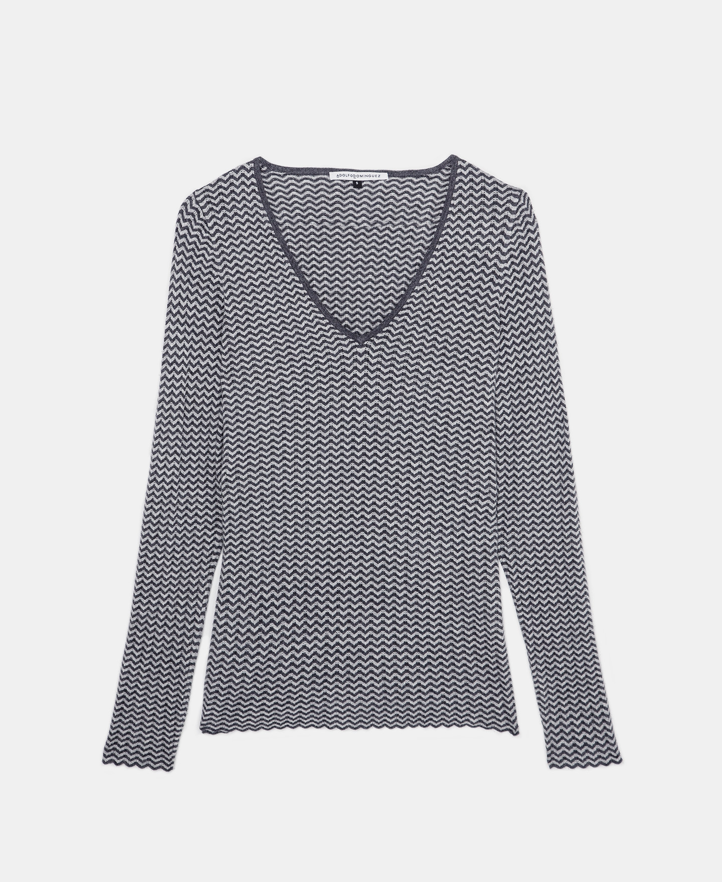 V-neck herringbone jacquard sweater image number 4