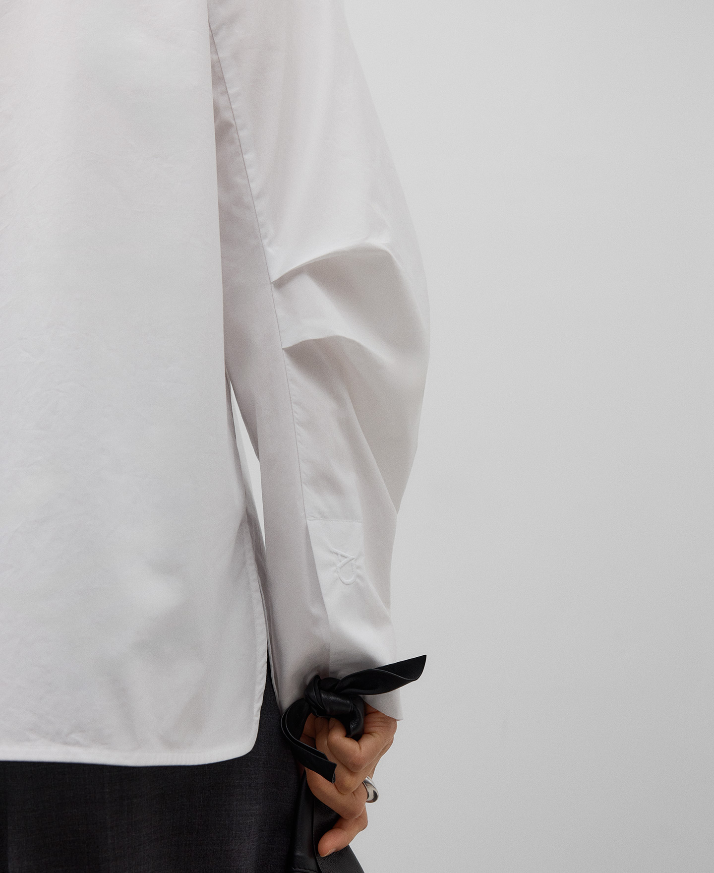 V-neck cotton shirt woman image number 3
