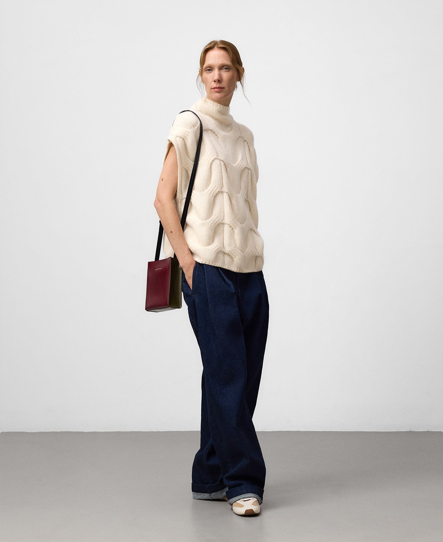 Non-Leather small crossbody woman image number 4