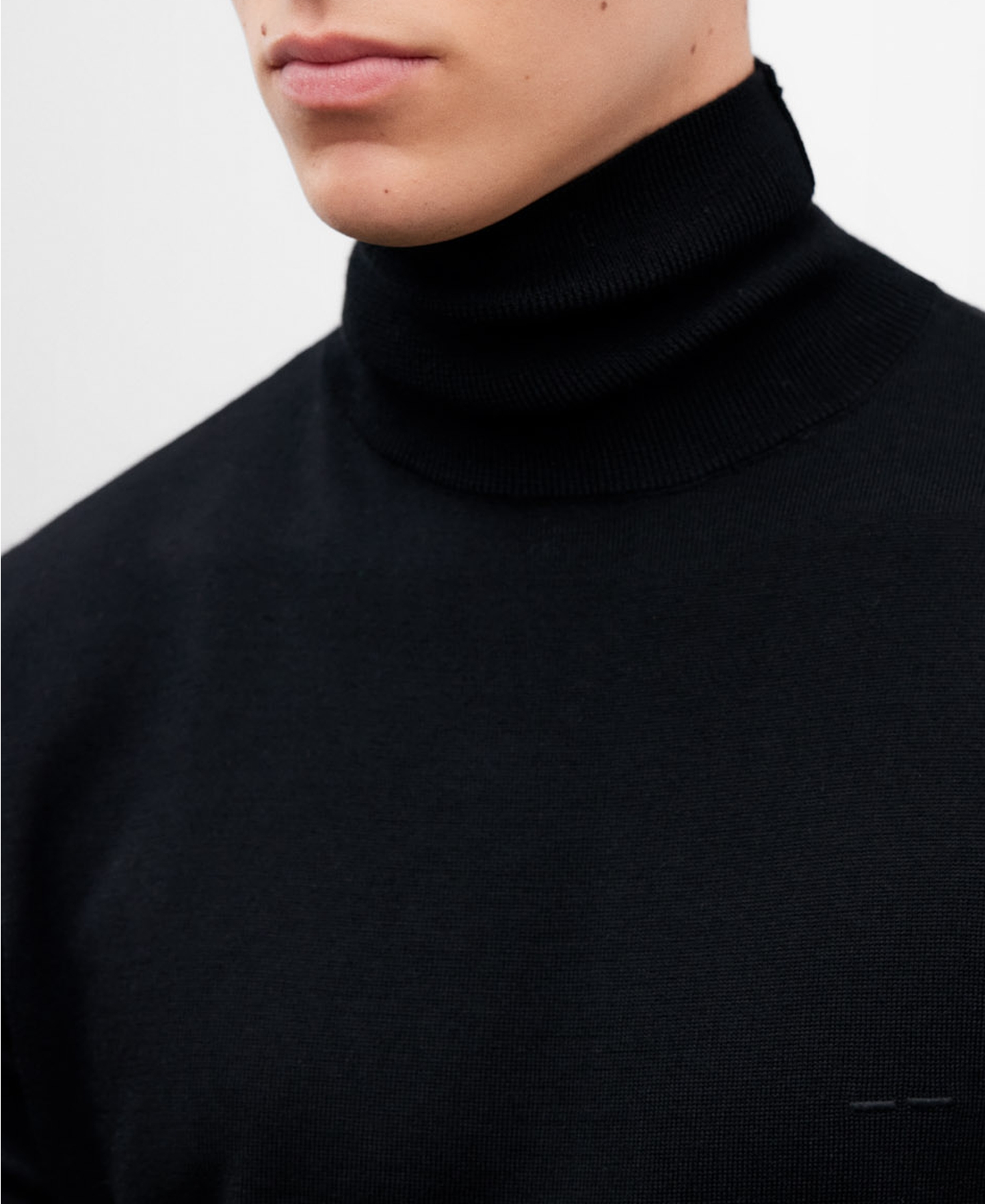 Merino wool turtleneck sweater for men image number 3