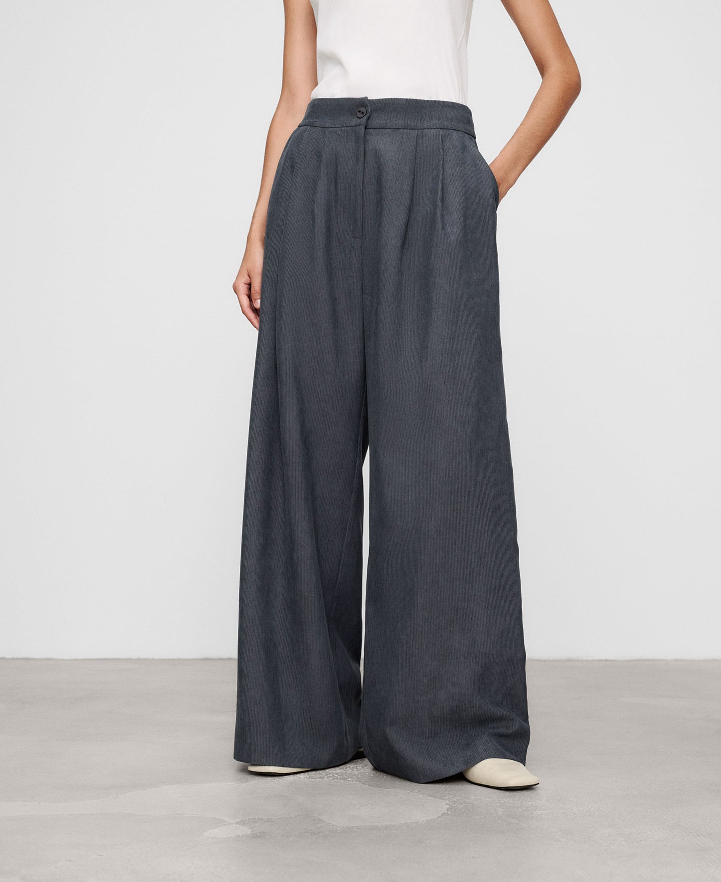 Micro-corduroy double-pleated trousers image number 0