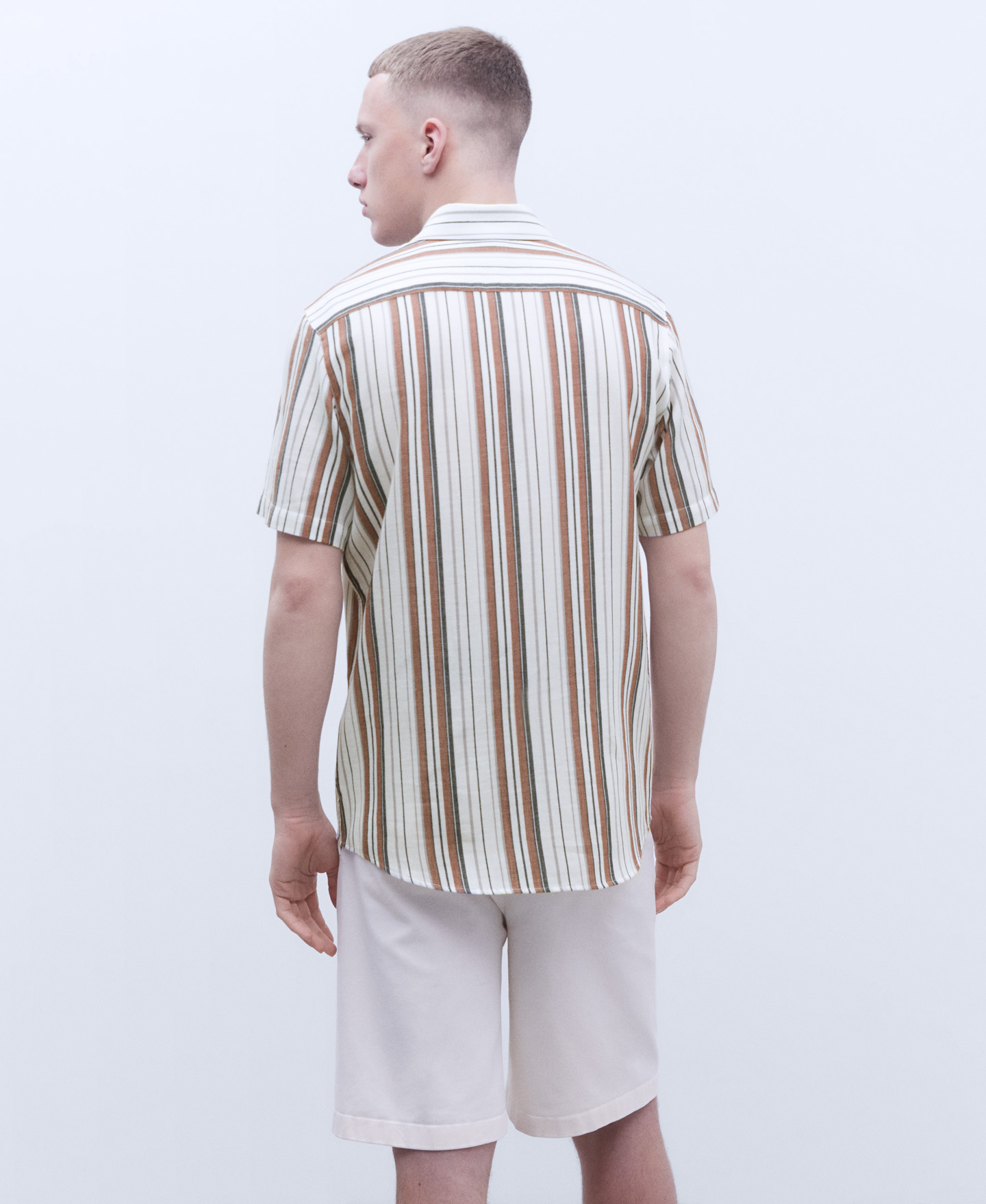 Short sleeve striped shirt image number 2