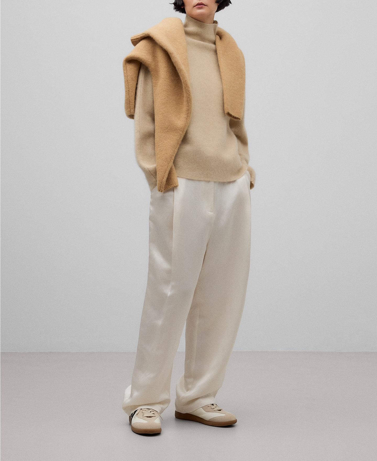 Jersey cuello chimenea cashmere mujer image number 1