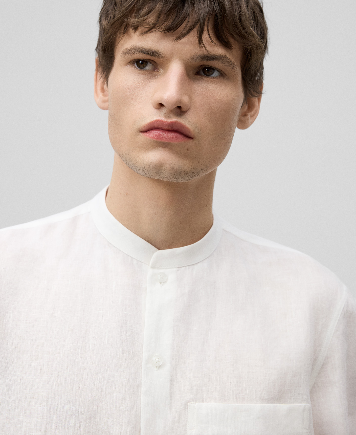 European linen Mandarin collar shirt man image number 3