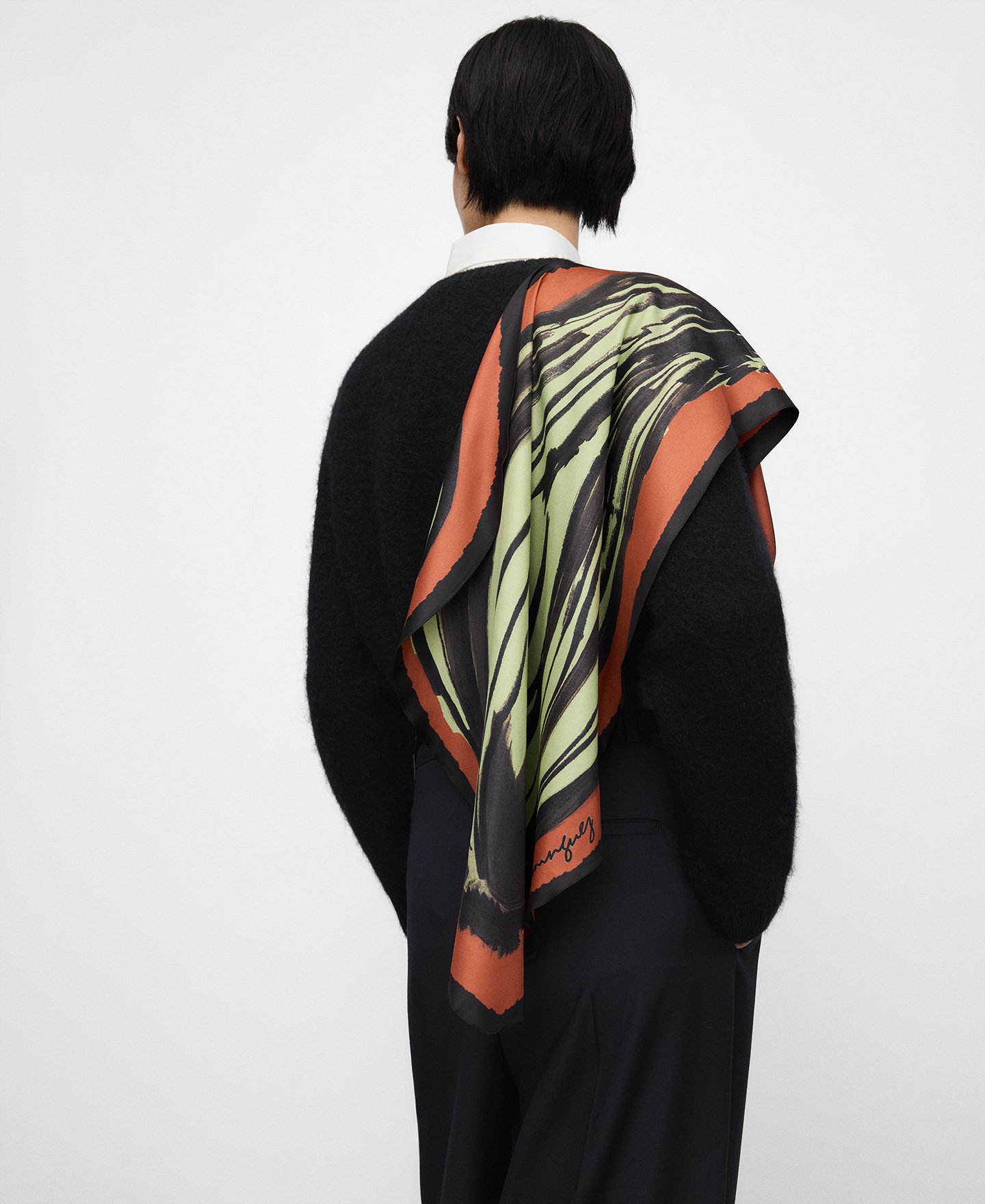 Onion-shaped scarf woman image number 3