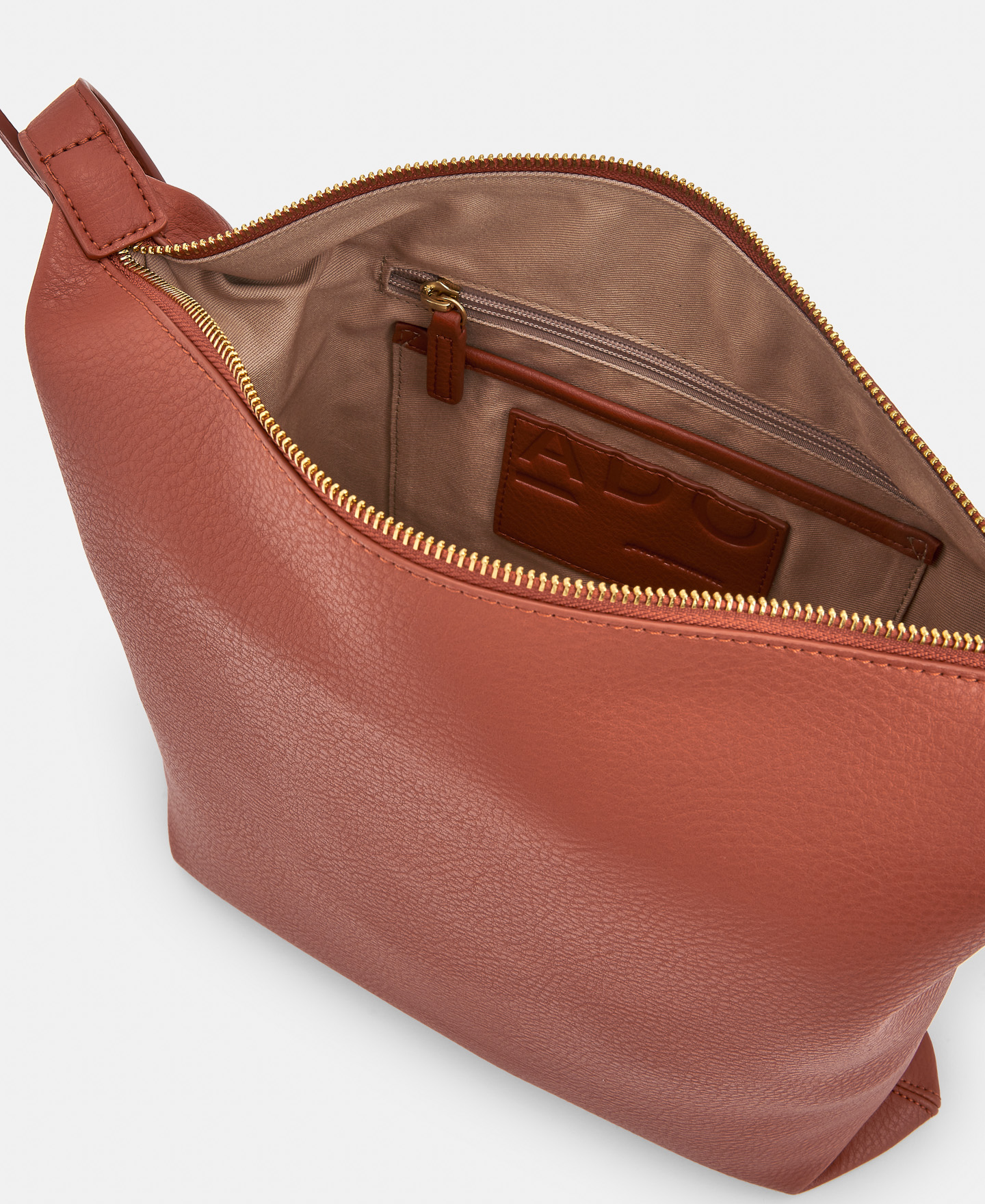 Textured grain hobo zip closure image number 2