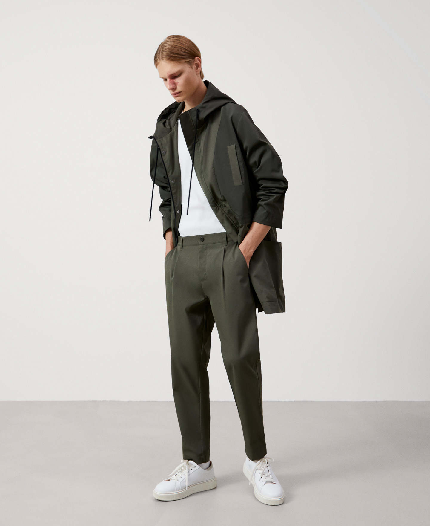 Chino trousers with recycled materials image number 1