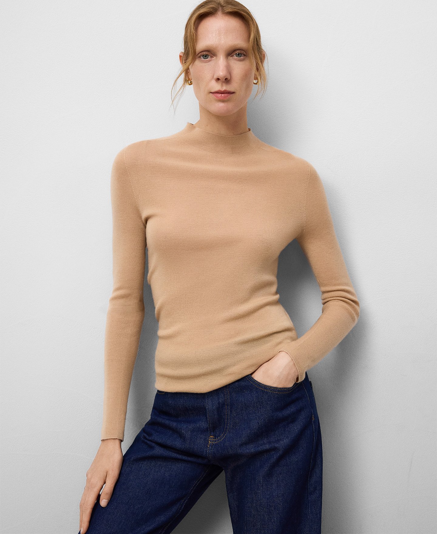 Camisola justa de lã merino para mulher image number 0