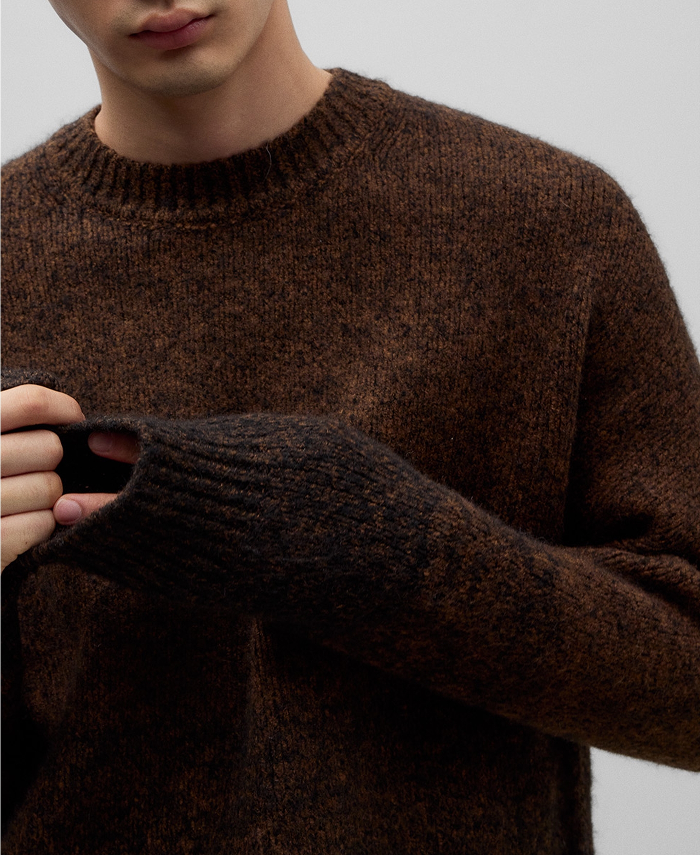 Gradient knit sweater man image number 3