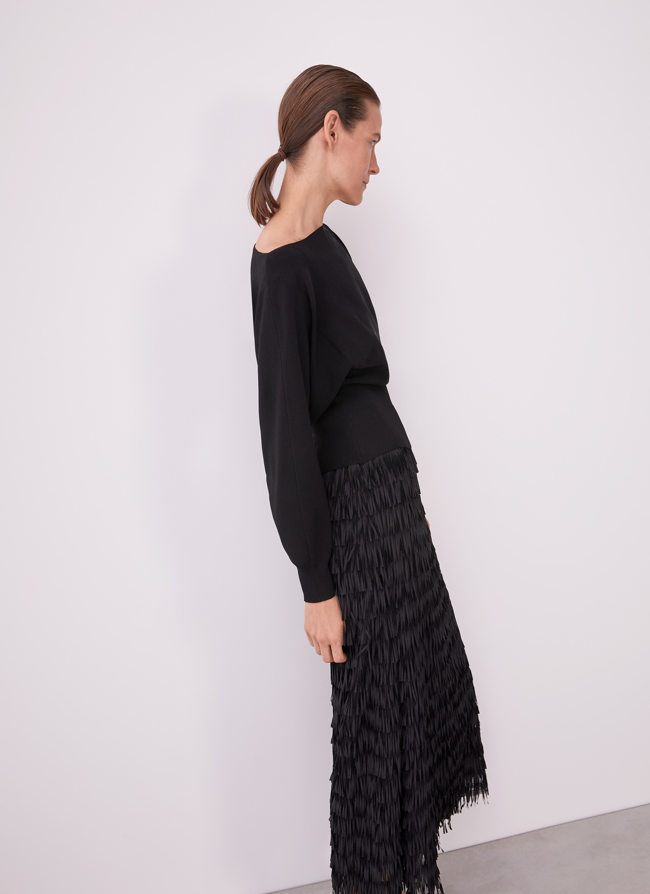 Thick stretch sweater with ribbed waist image number 2