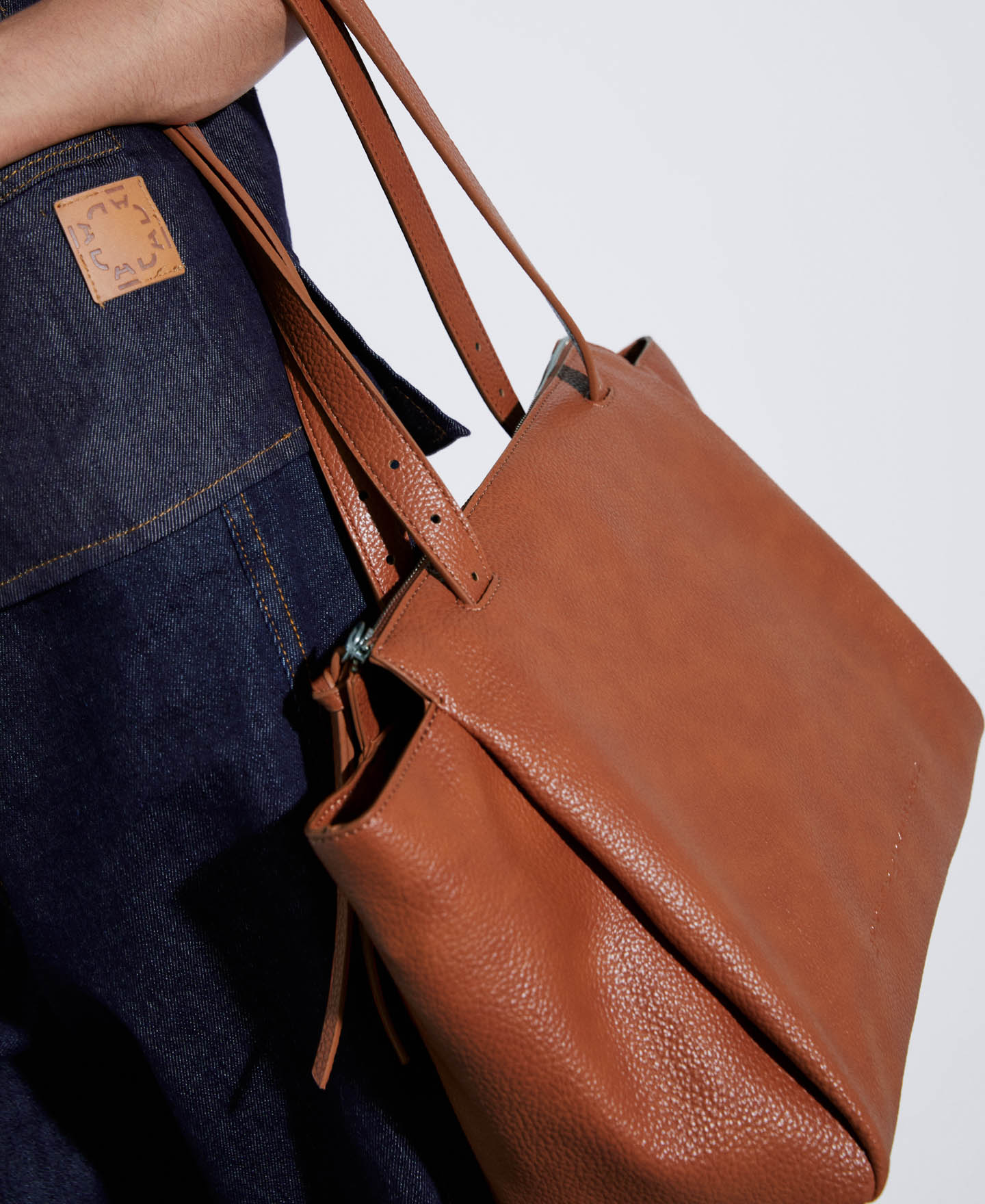 Bolso city en material reciclado image number 4