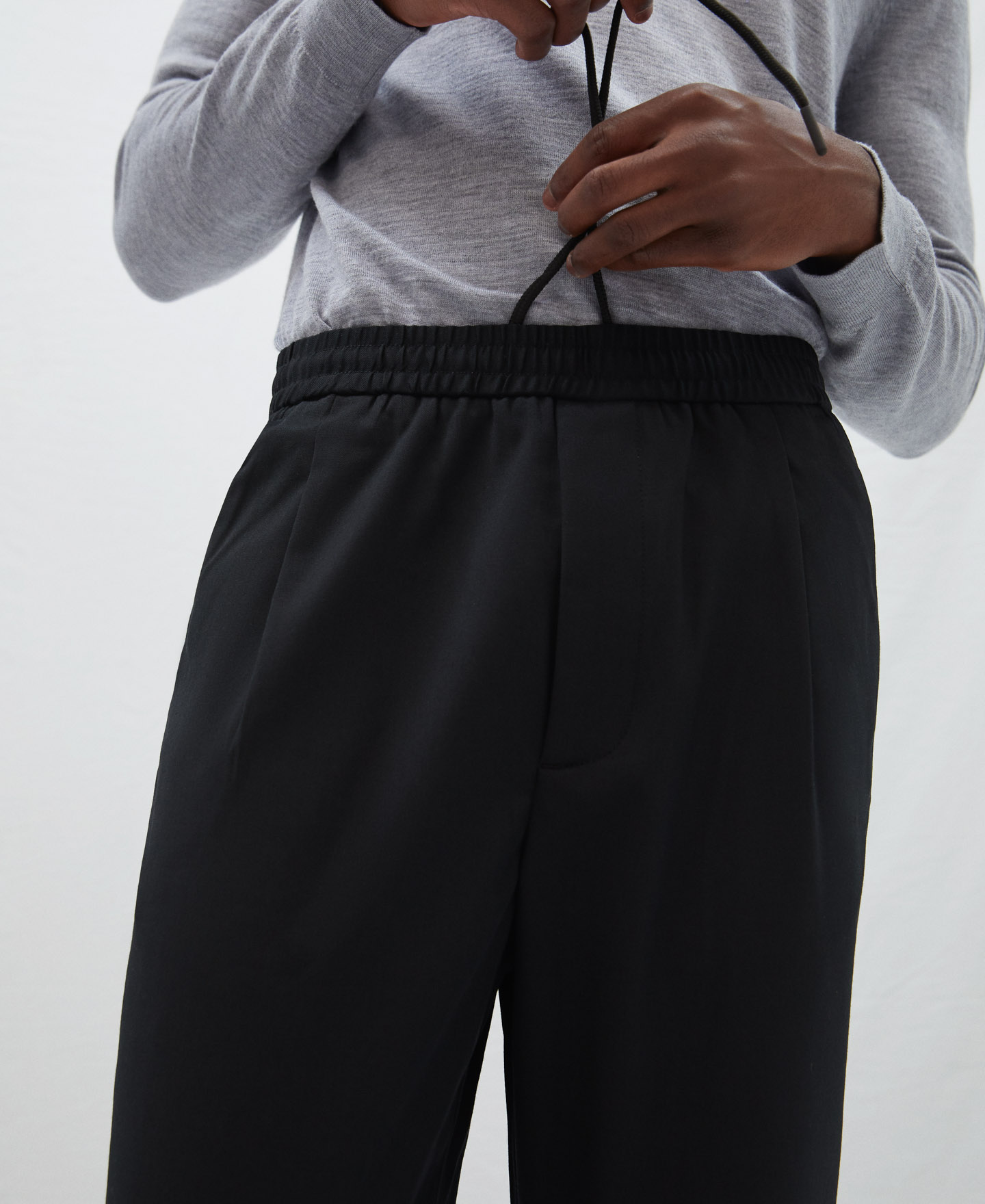 Pantalón de pinzas silueta zanahoria image number 3