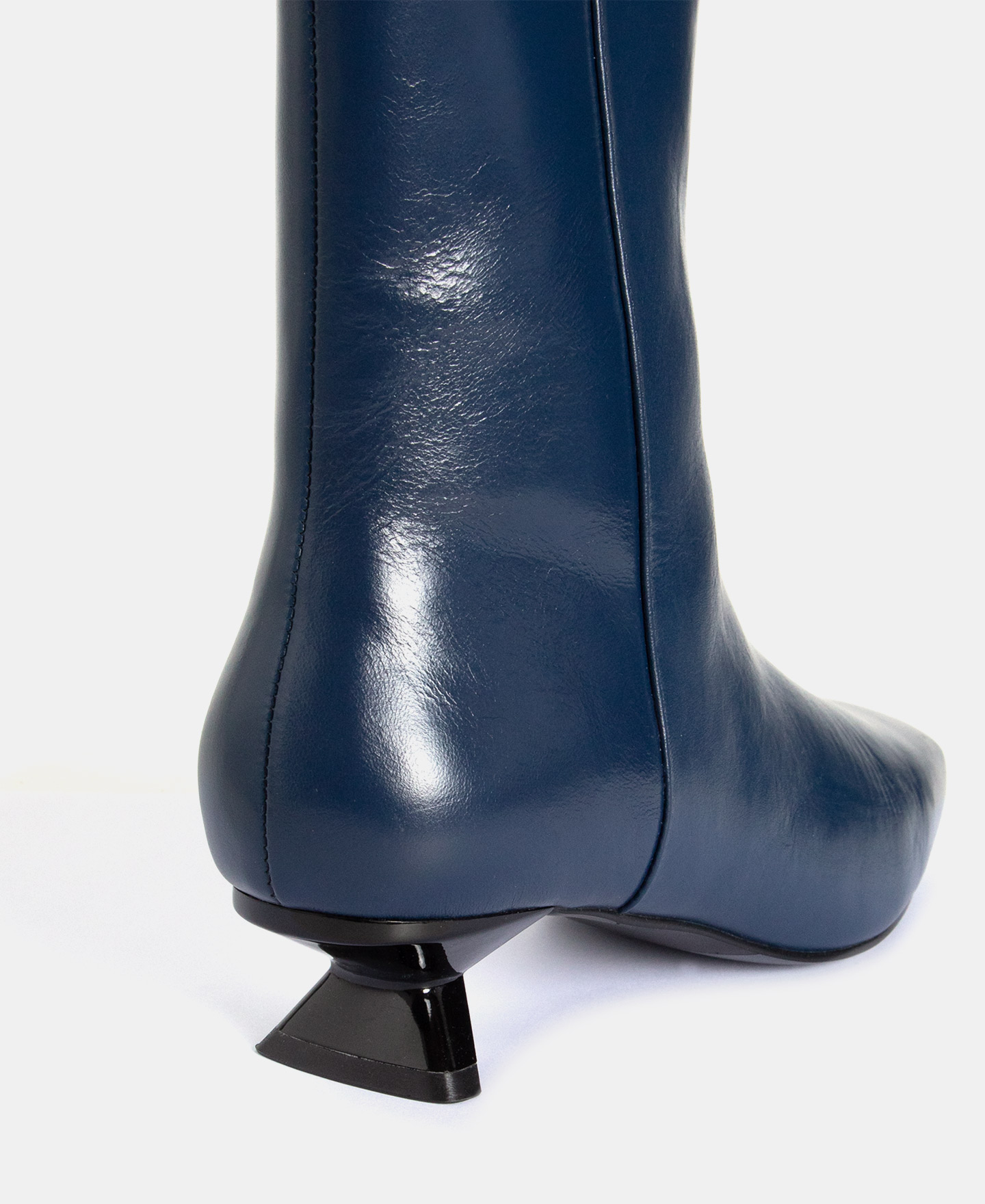 Mid-heeled ankle boots in nappa leather image number 2