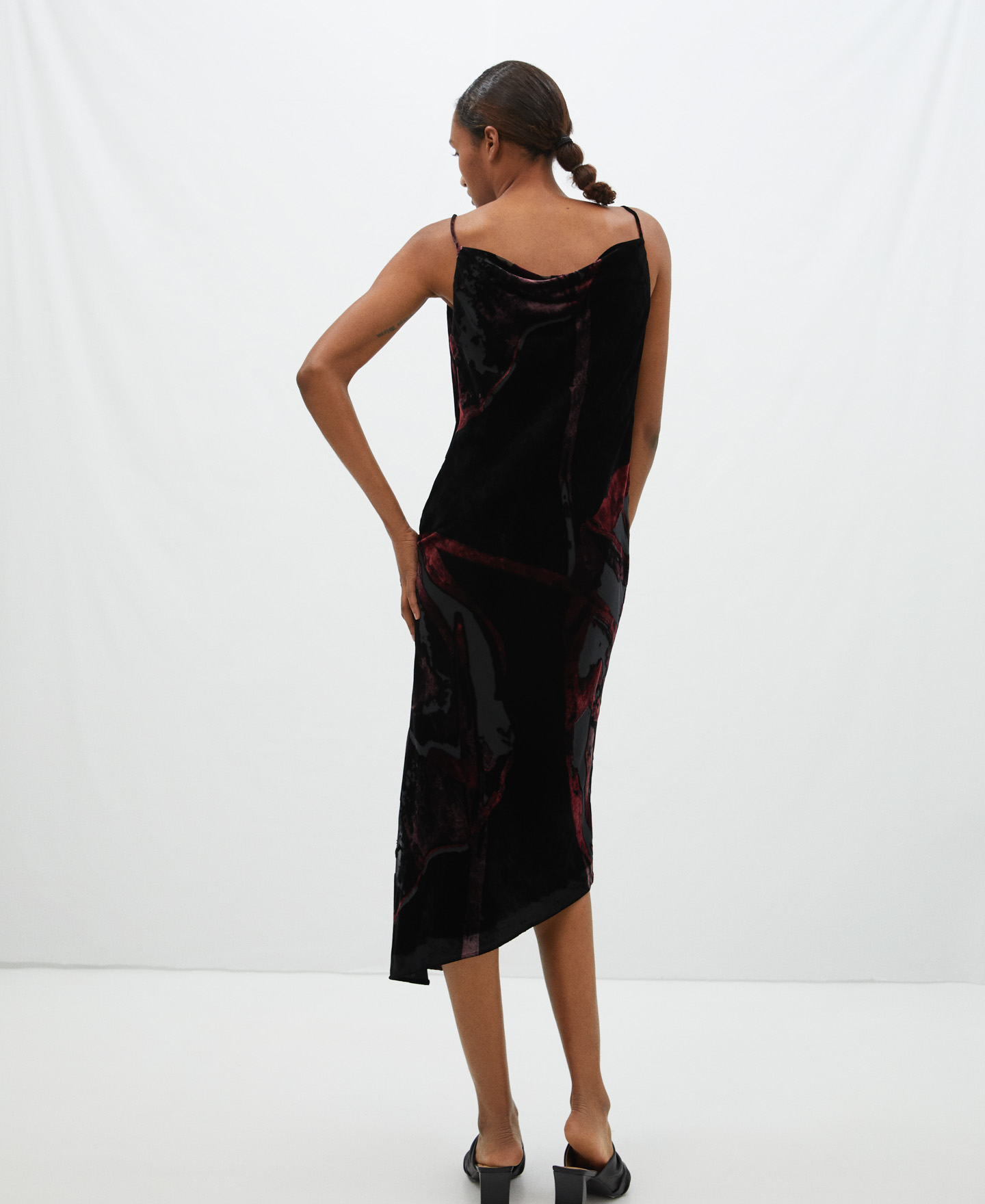 Vestido estampado en terciopelo devorée image number 2