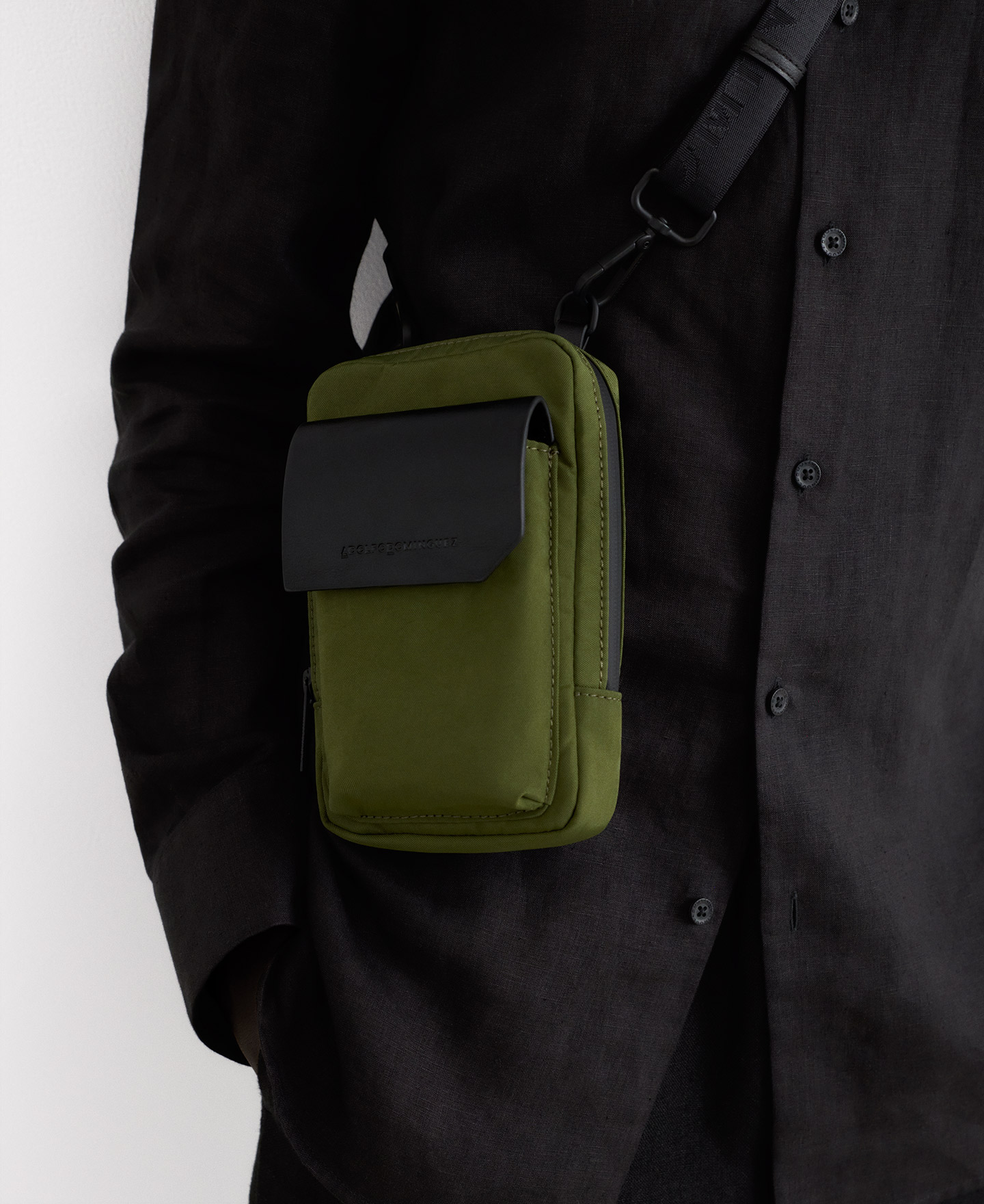 Nylon flap mobile phone holder image number 5