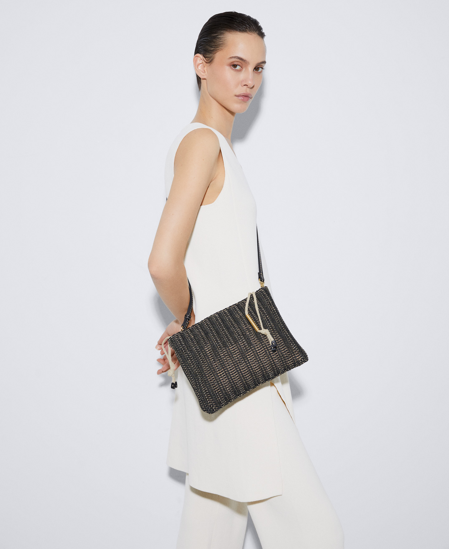 Recycled raffia clutch image number 4