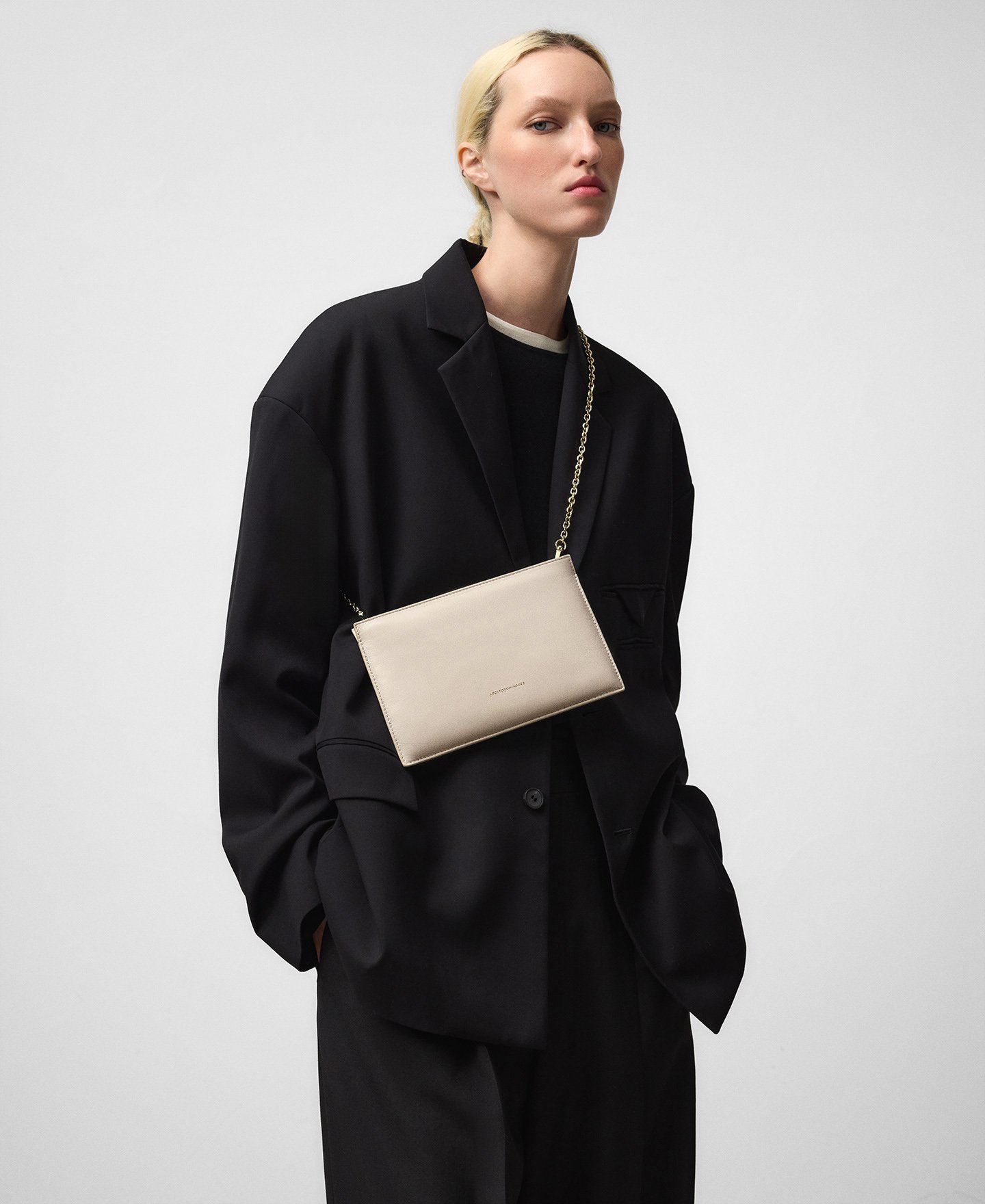 Clutch matelassé en cuir femme image number 4