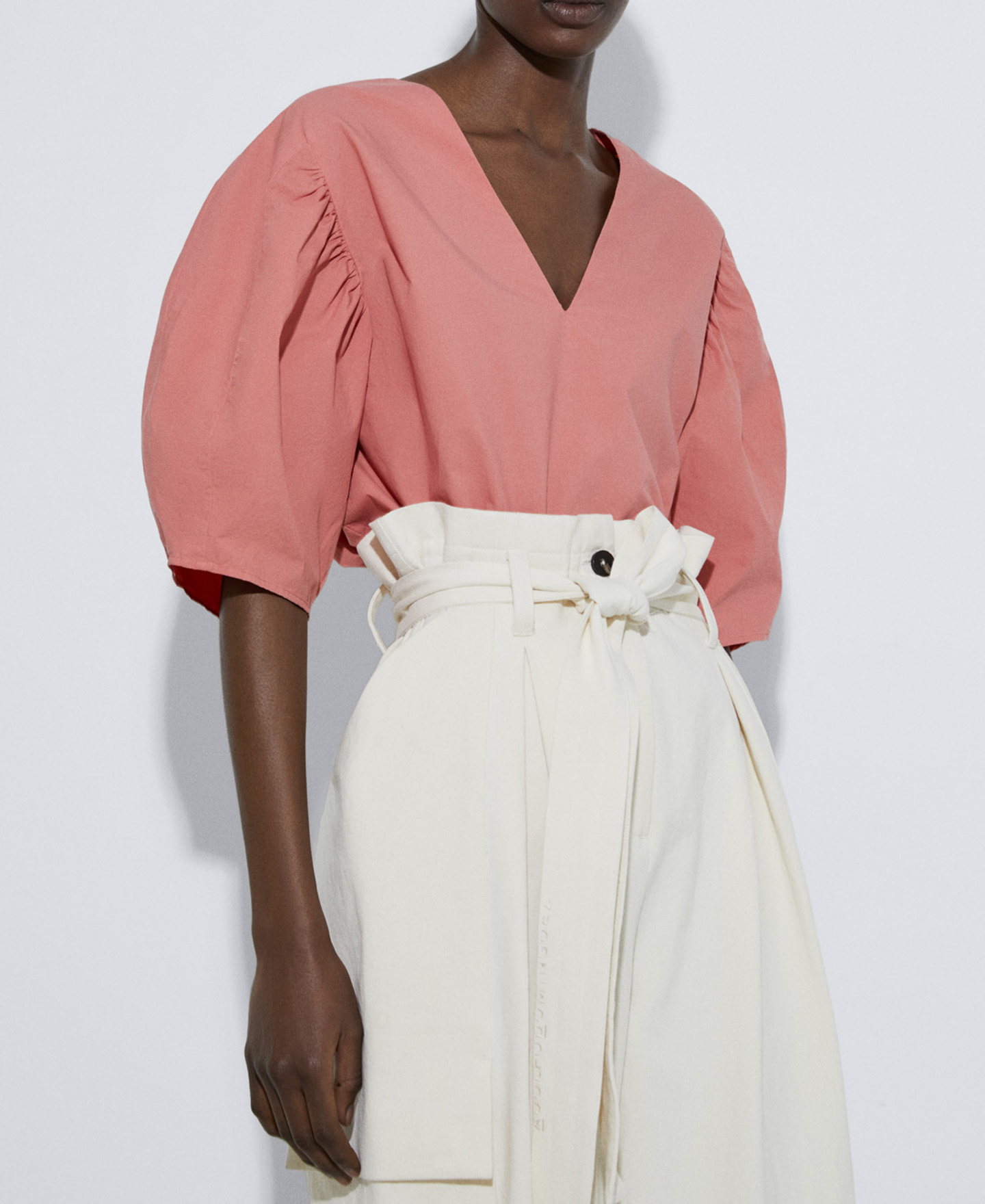 Puffed sleeve blouse in cotton image number 0