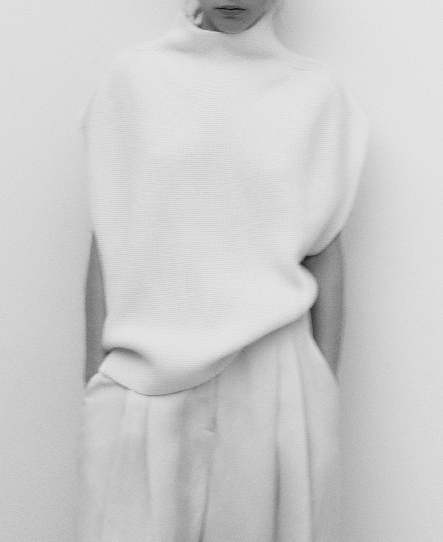 Turtleneck knit vest woman image number 3