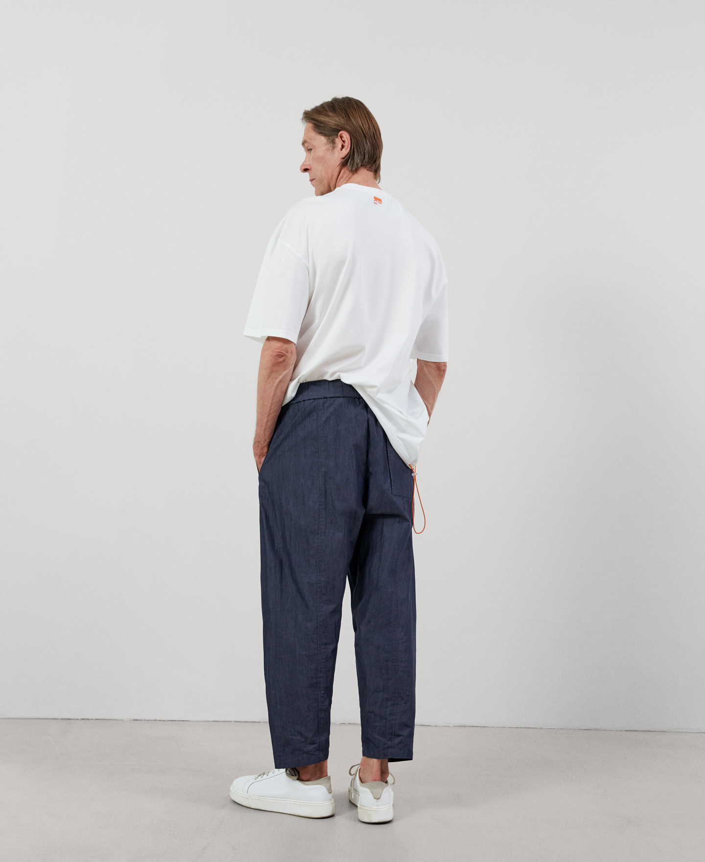 Pantalón deportivo efecto arruga image number 2