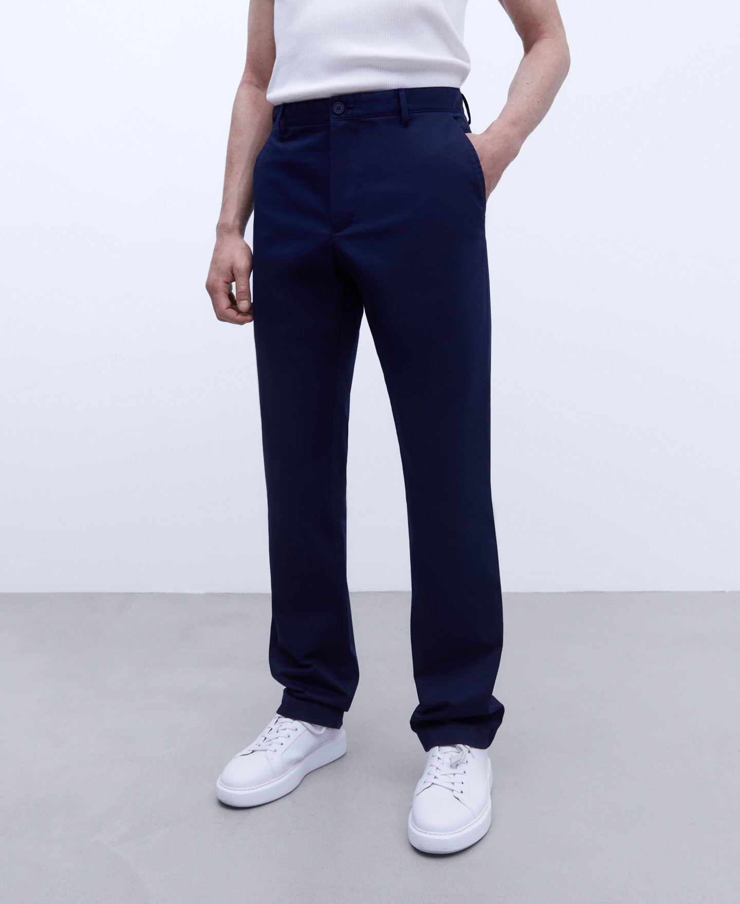 Pantalon chino en coton sergé image number 0