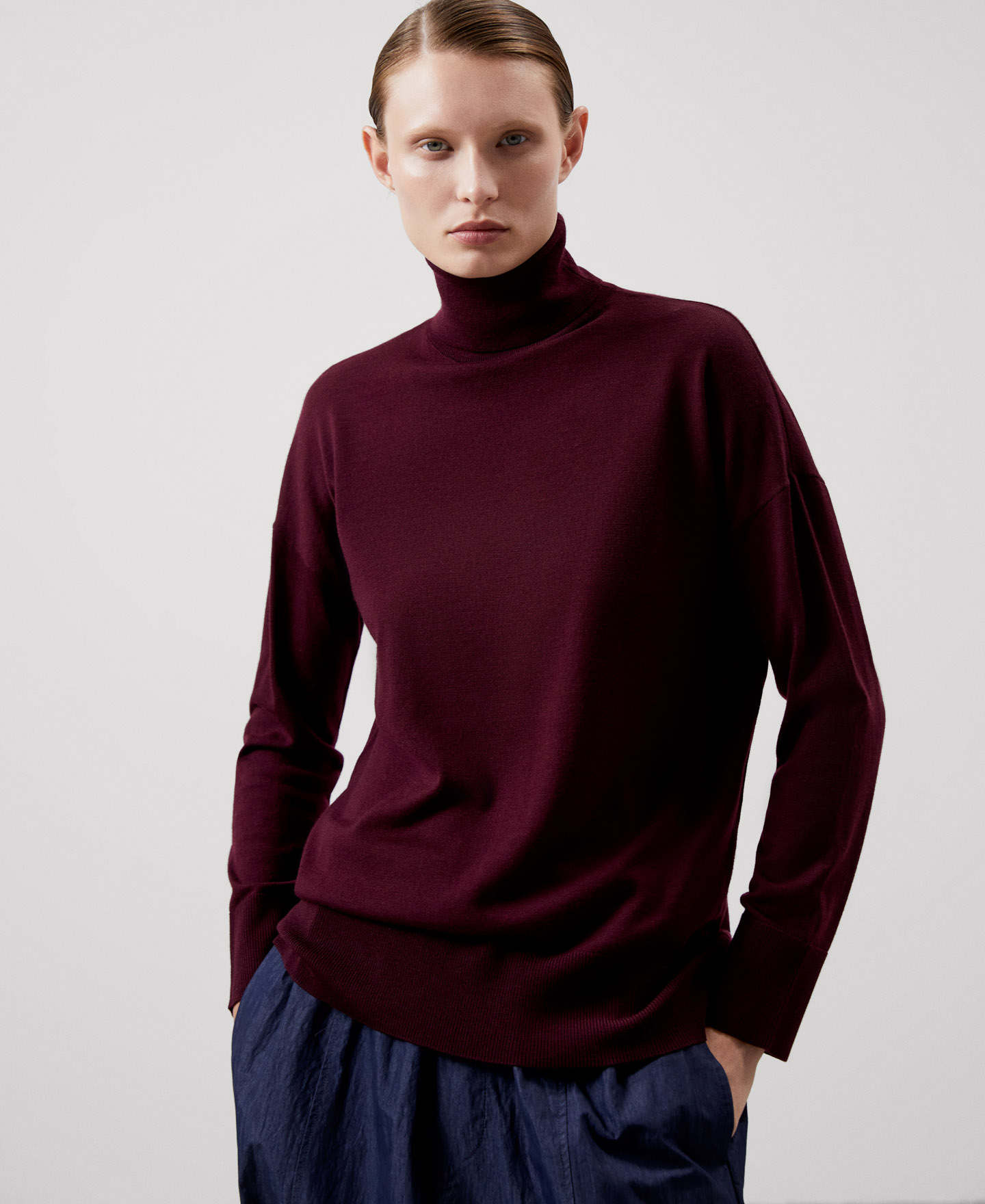 Jersey cuello cisne en lana merino image number 0