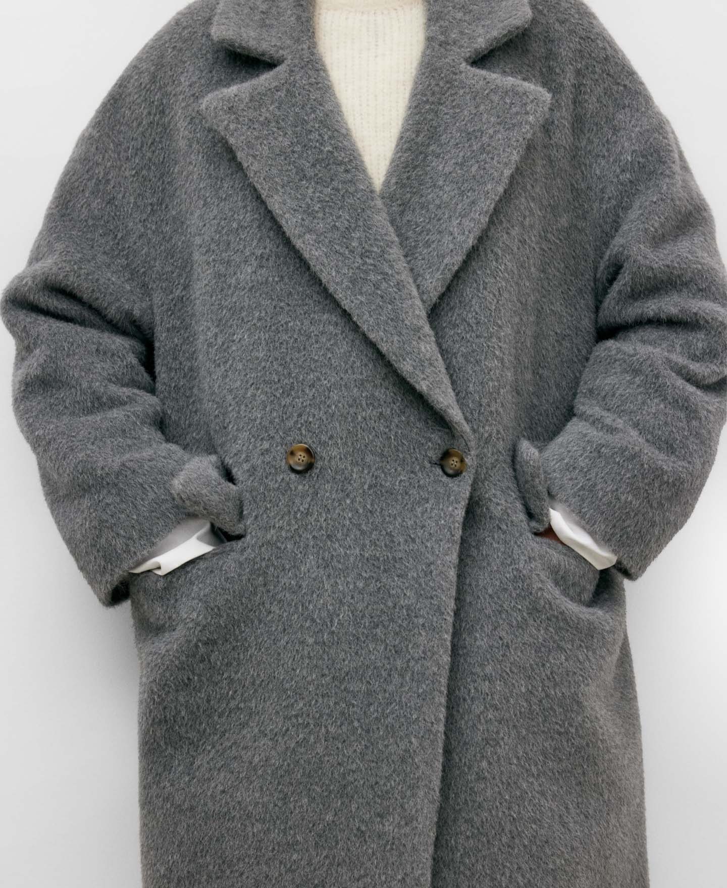 Abrigo tejido alpaca para mujer gris image number 3