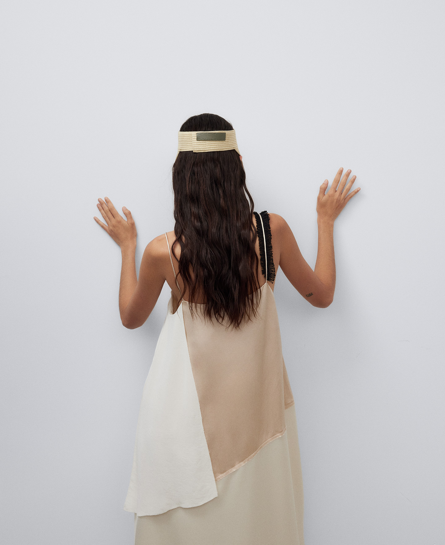 Braided effect cap woman image number 4